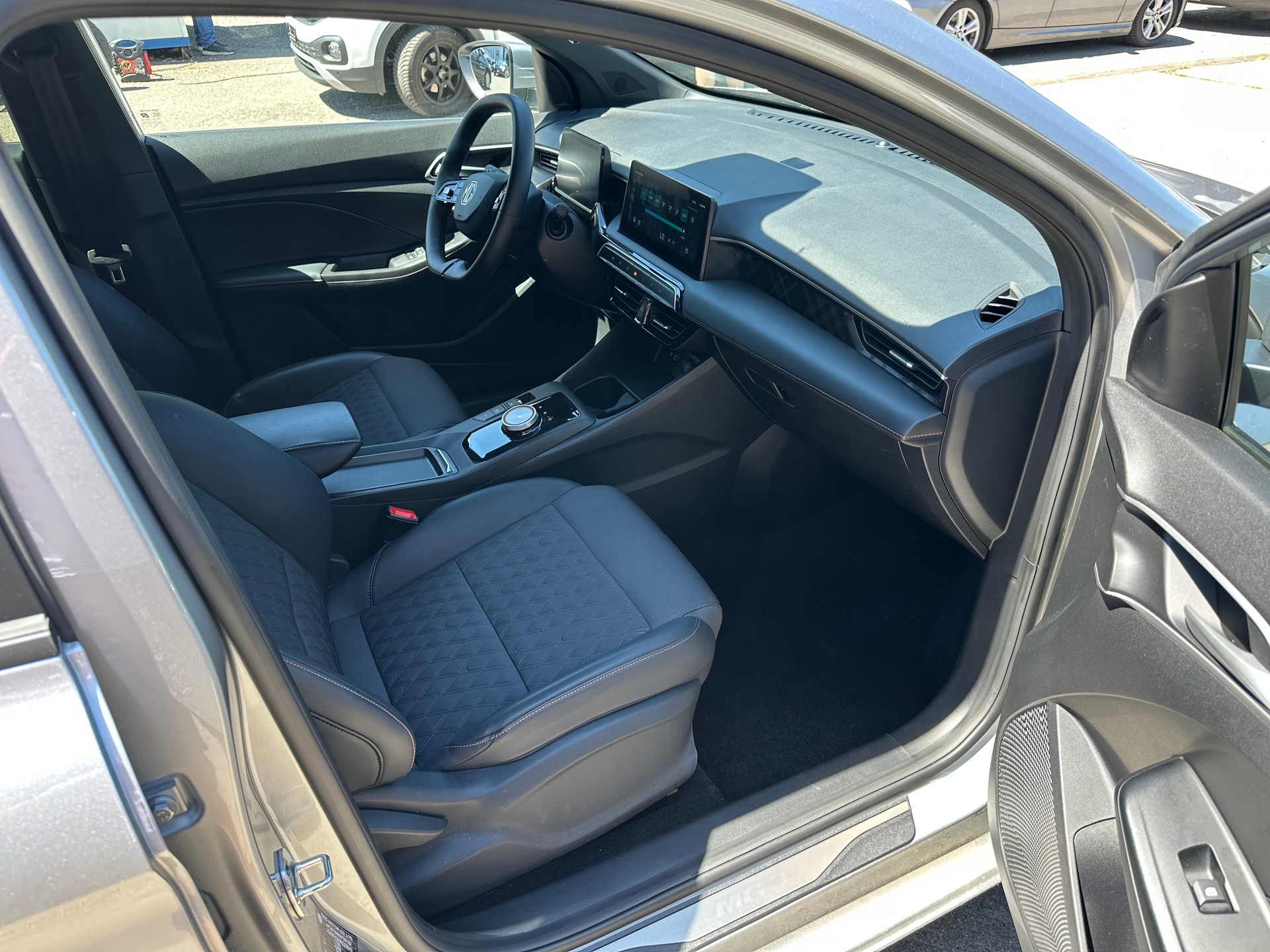 MG 3 1.5 Hybrid Luxury Aut.-image-11