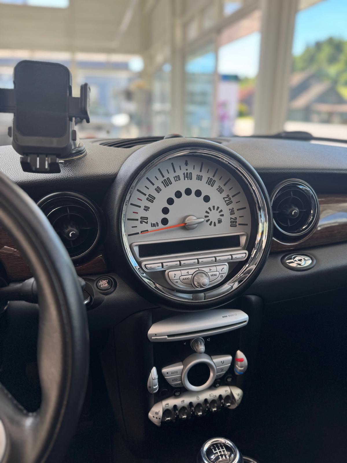 MINI One Cabriolet-image-5