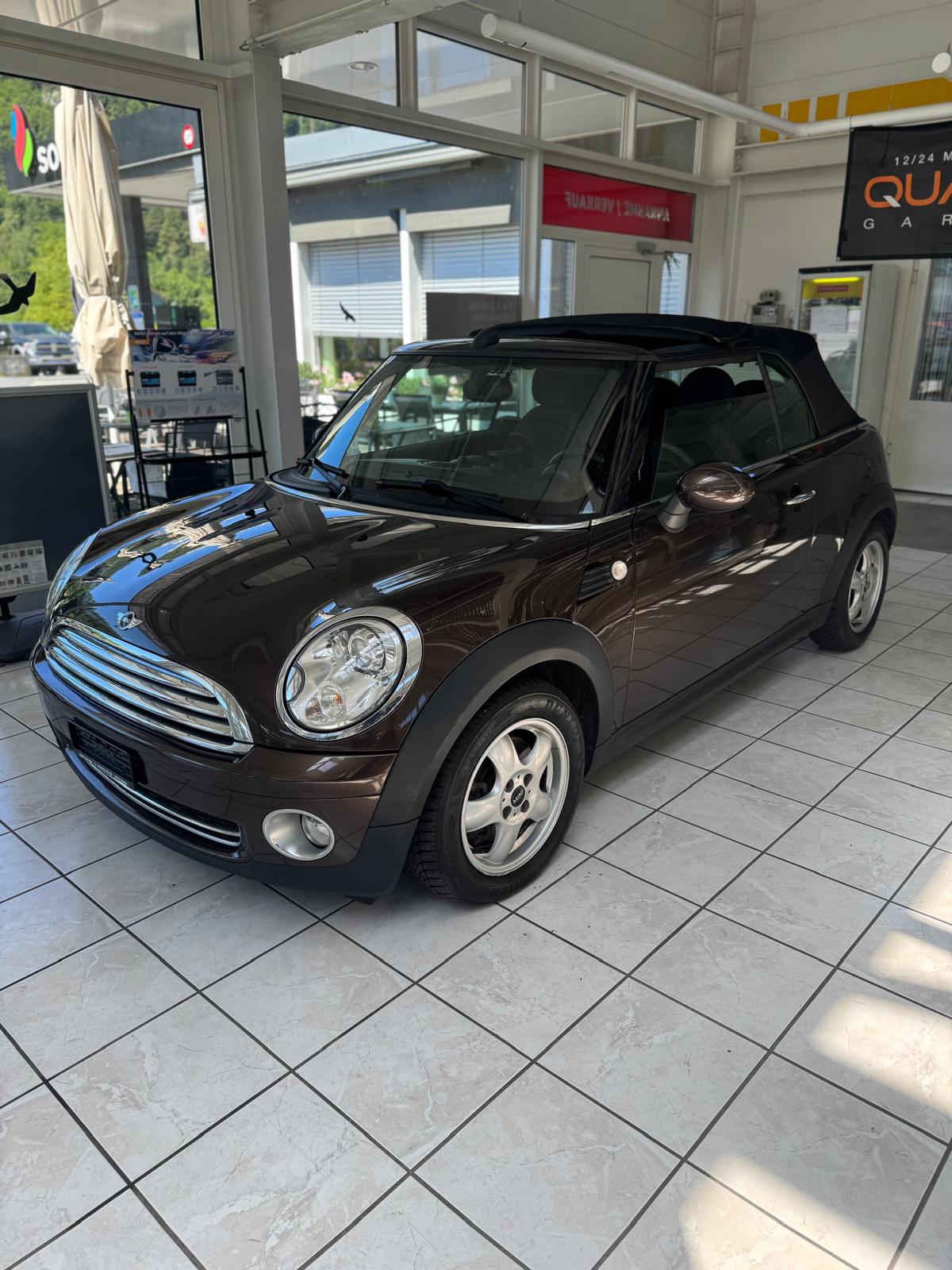 MINI One Cabriolet-image-1