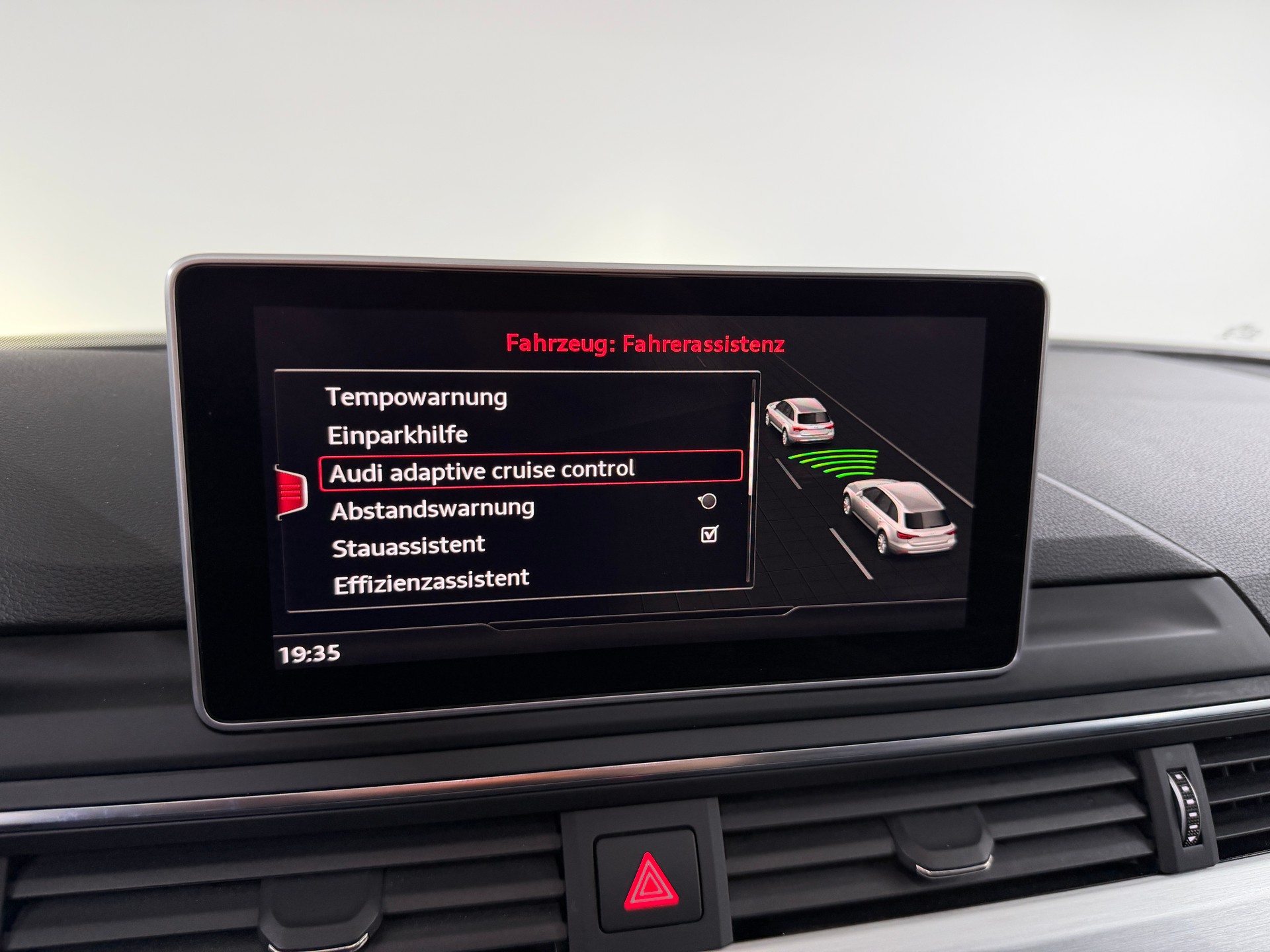 AUDI A4 Avant 2.0 TFSI Sport S-Line 252PS Mythos Black quattro S-tronic-image-15