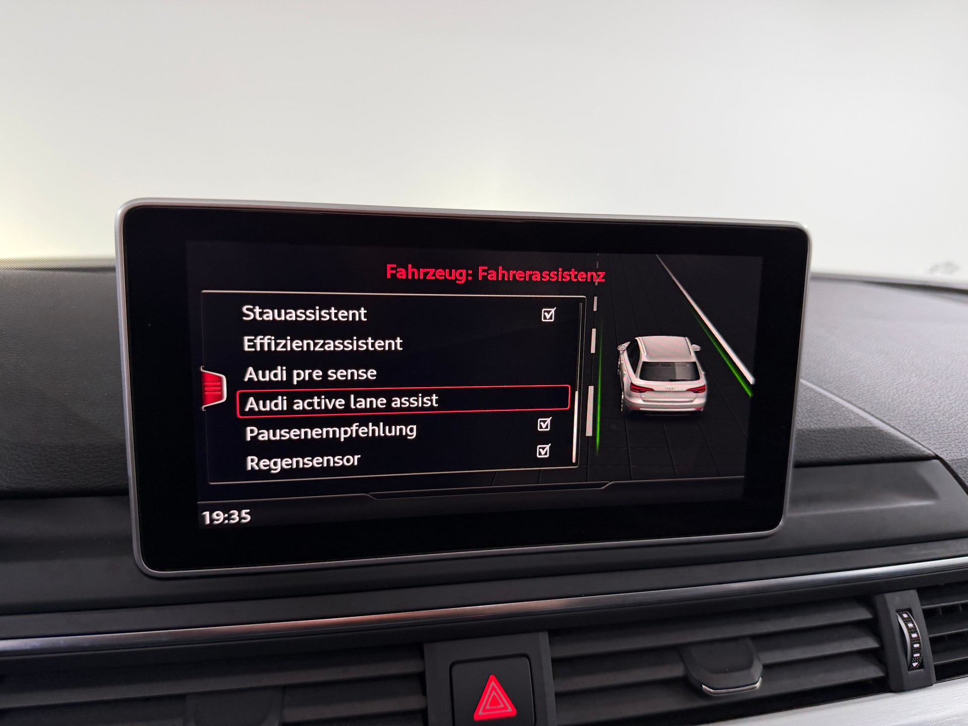 AUDI A4 Avant 2.0 TFSI Sport S-Line 252PS Mythos Black quattro S-tronic-image-16