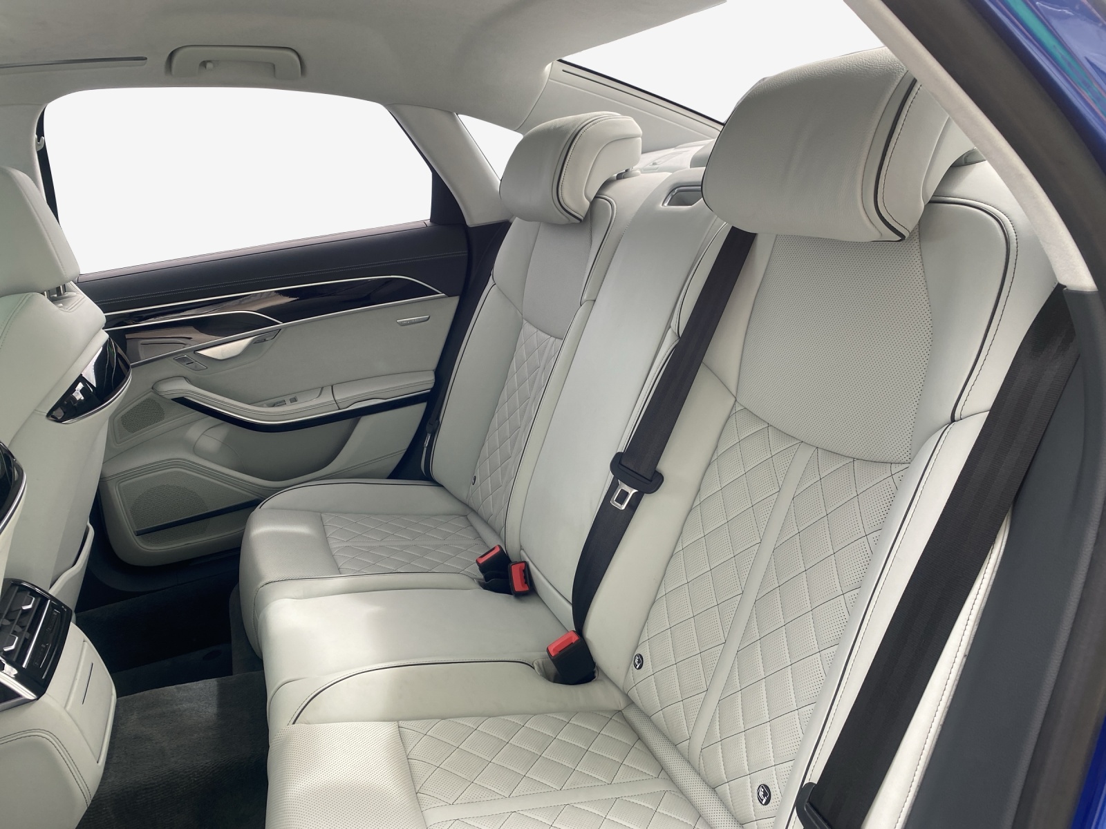 AUDI A8 50 TDI quattro tiptronic-image-11