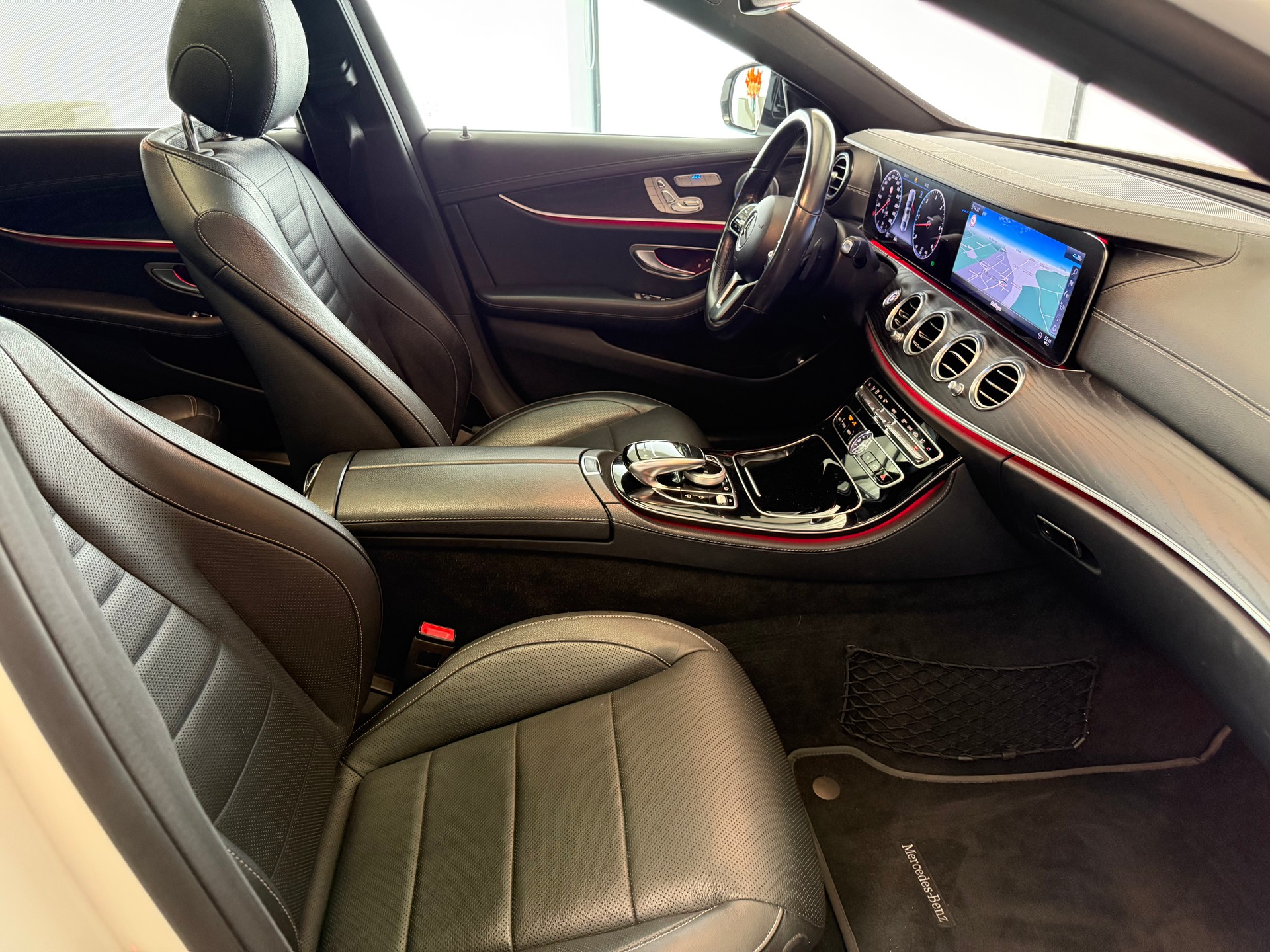 MERCEDES-BENZ E 400 d AMG Line 4matic-showroom-element-3