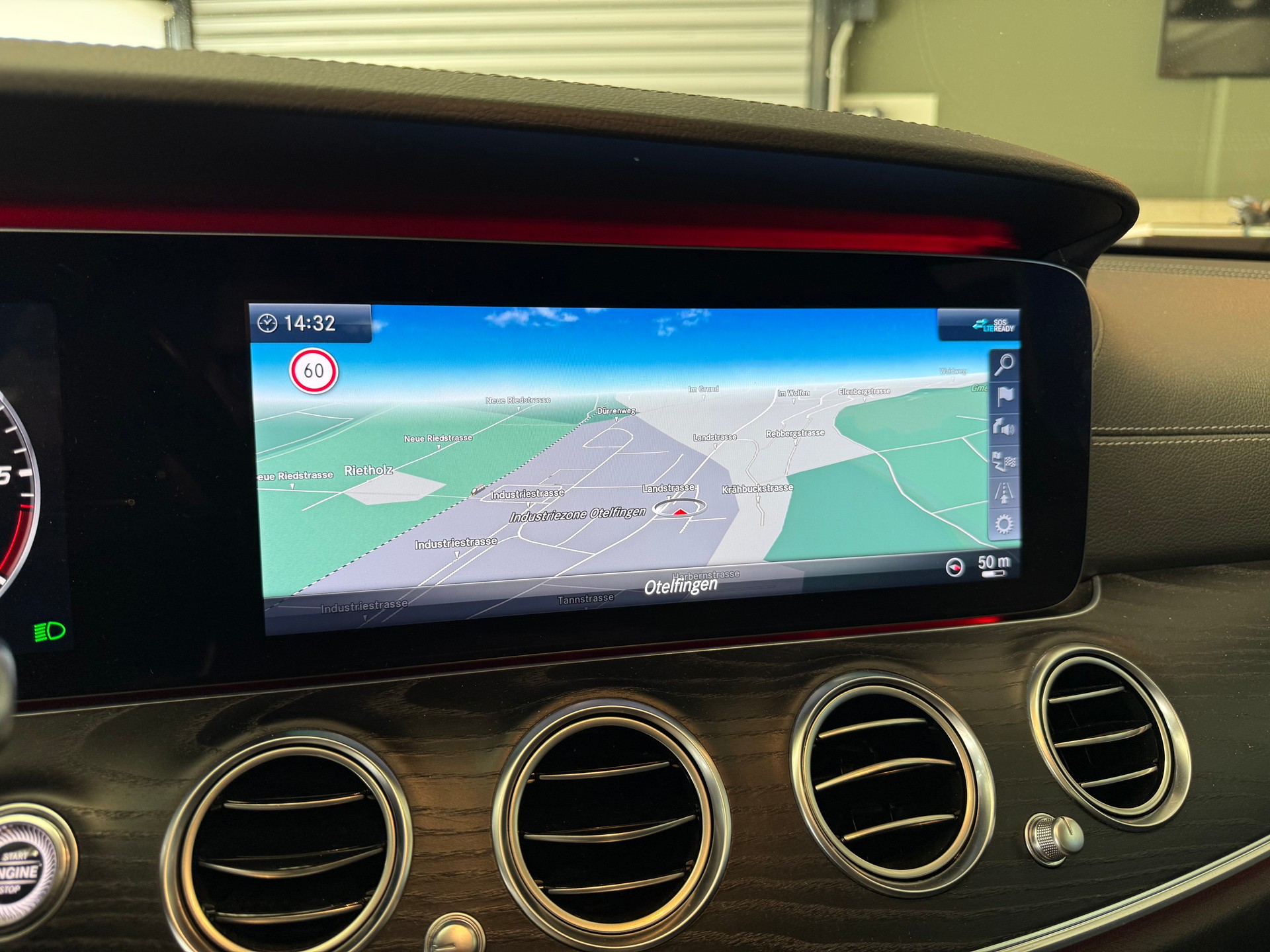 MERCEDES-BENZ E 400 d AMG Line 4matic-image-12
