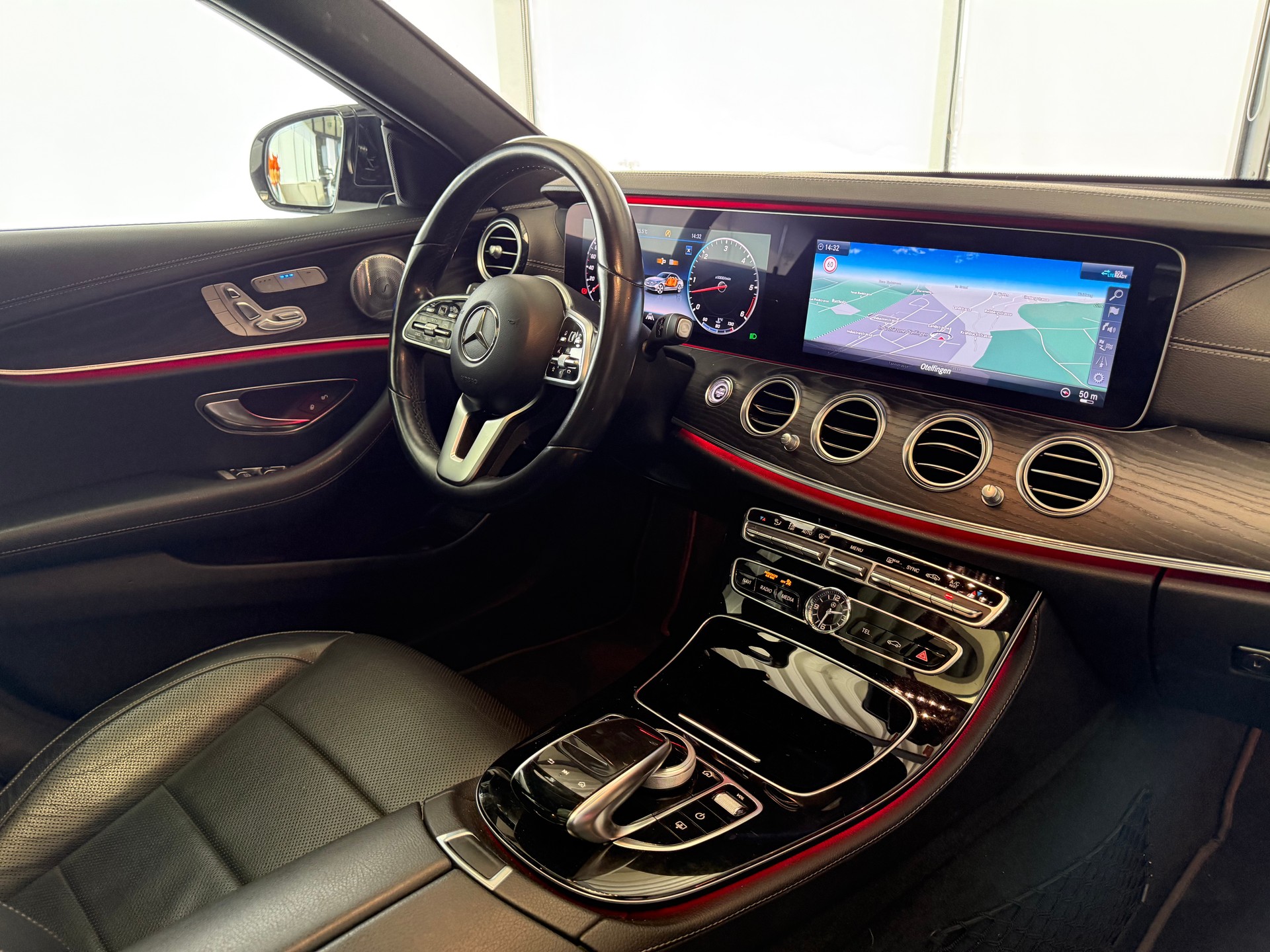 MERCEDES-BENZ E 400 d AMG Line 4matic-image-4
