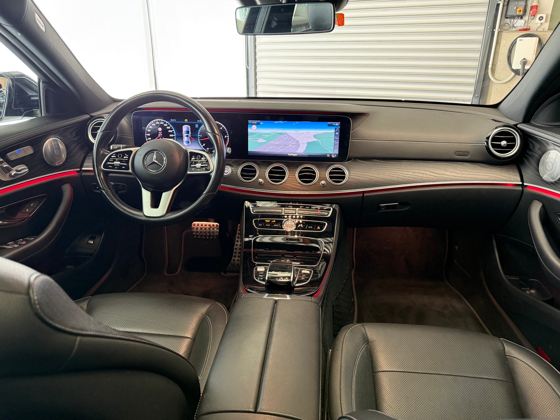 MERCEDES-BENZ E 400 d AMG Line 4matic-image-5