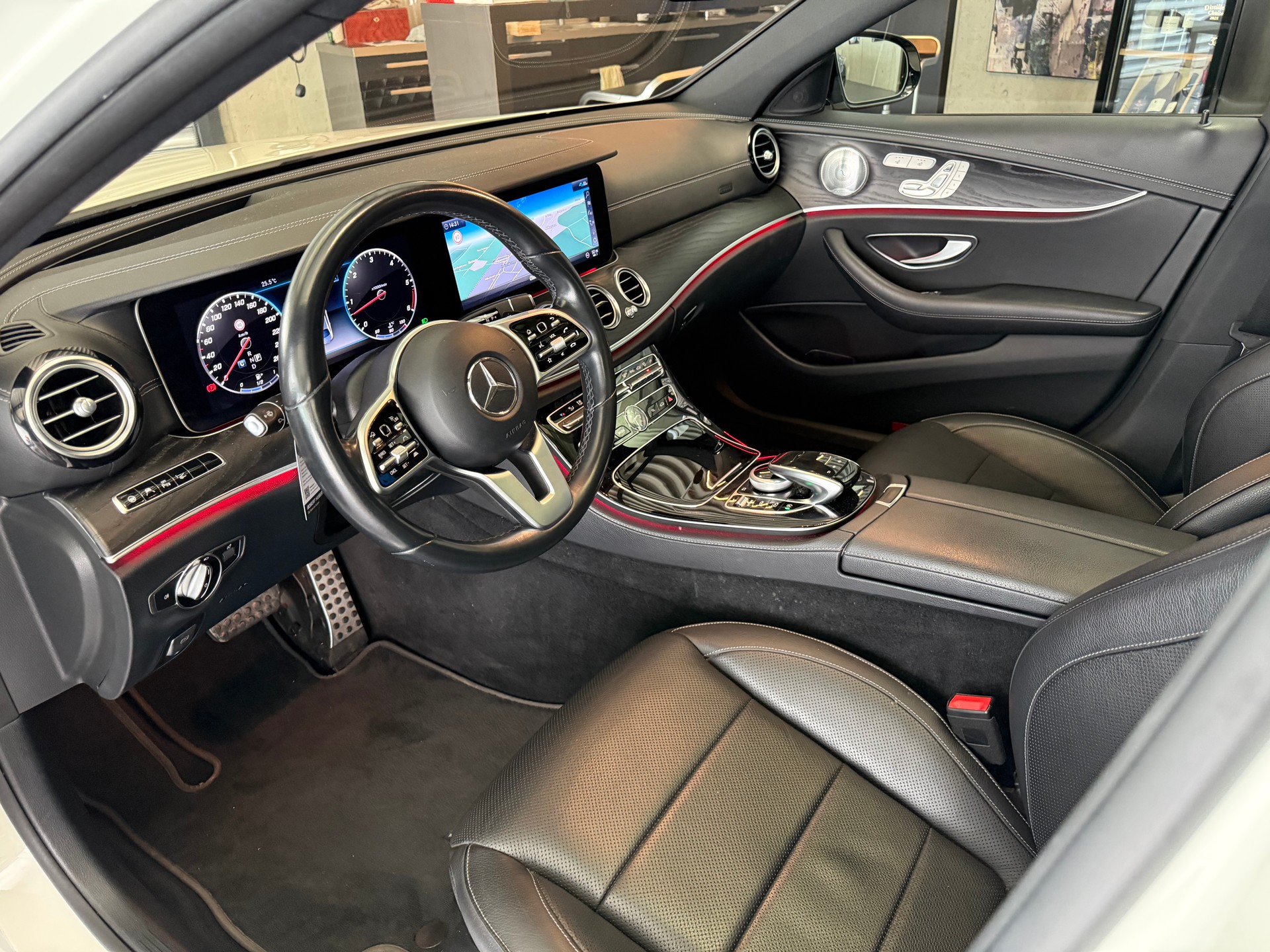 MERCEDES-BENZ E 400 d AMG Line 4matic-image-16