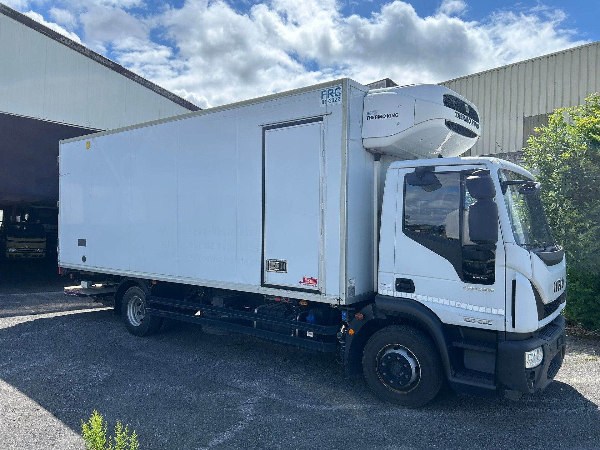 IVECO 120E25 Eurocargo-image-2