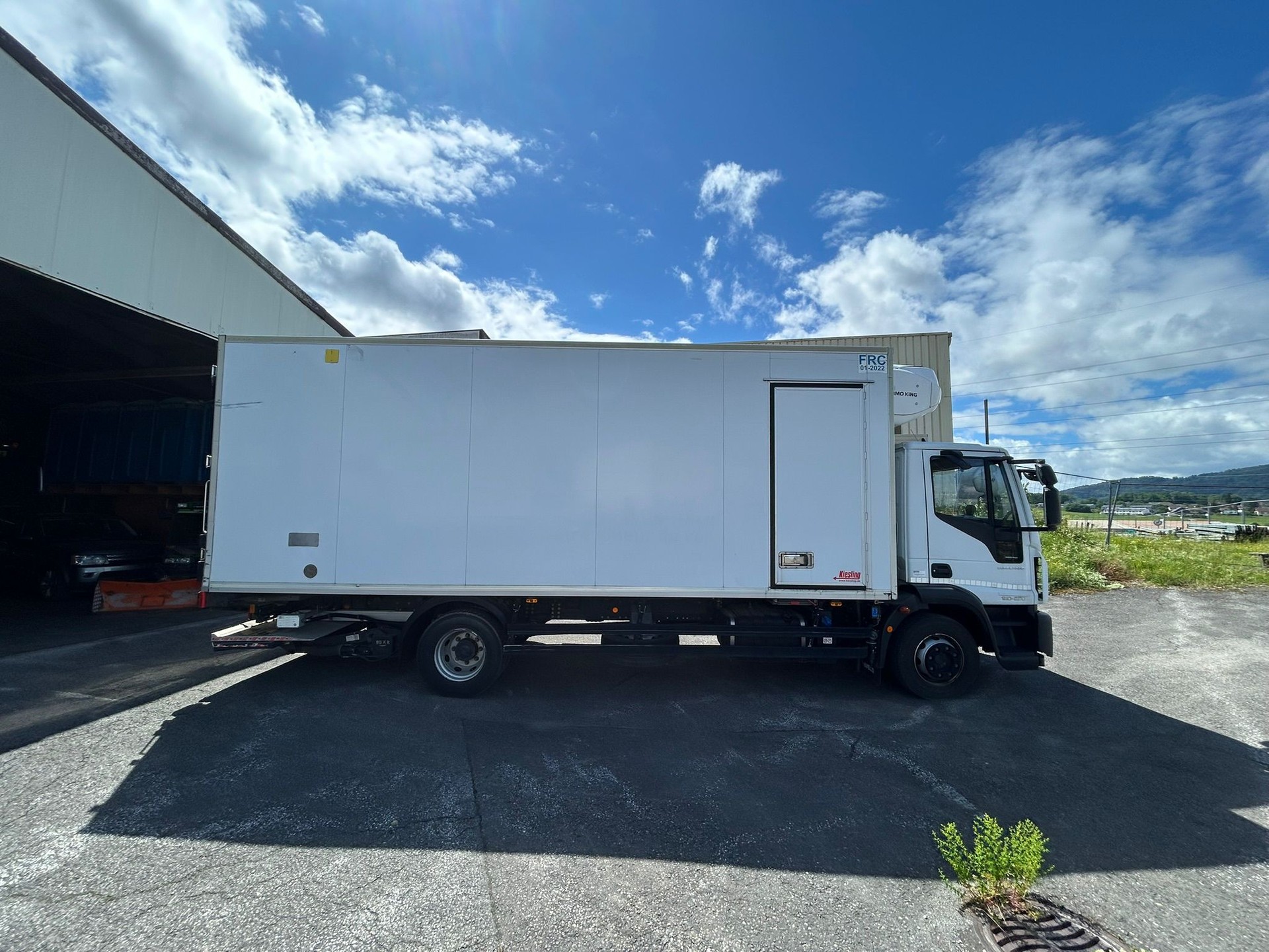 IVECO 120E25 Eurocargo-image-3