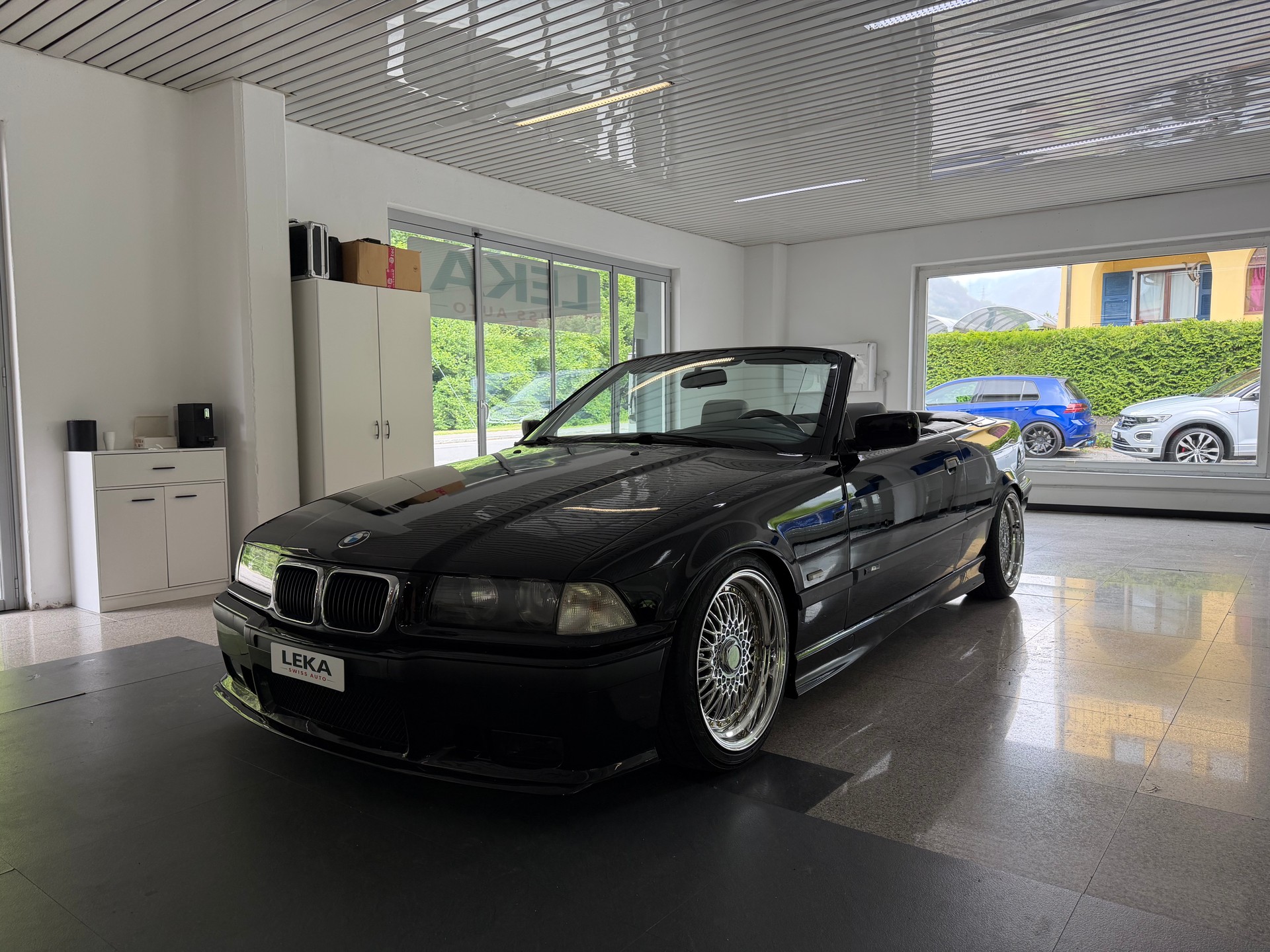 BMW 318i Cabrio-image-0