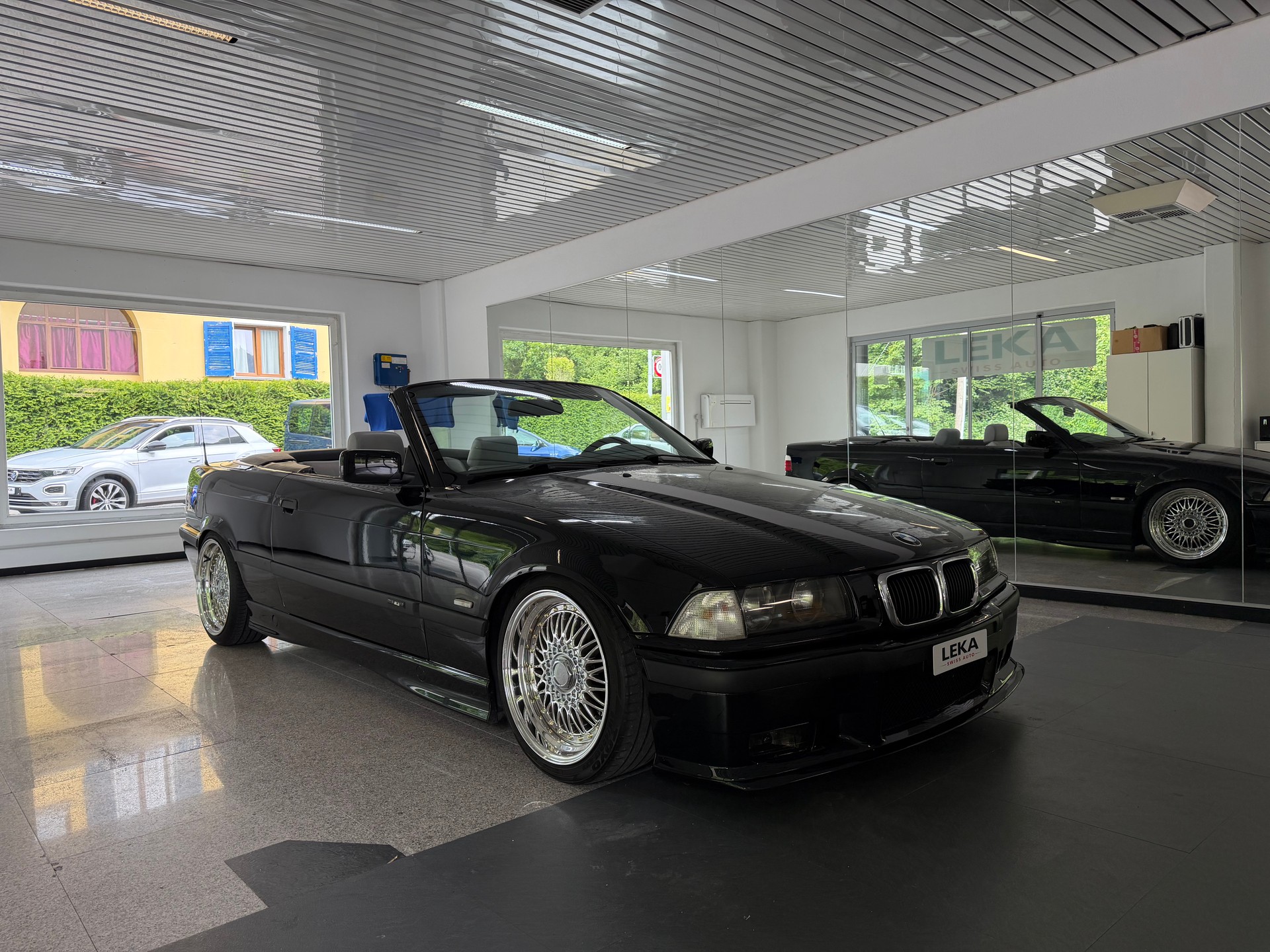 BMW 318i Cabrio-image-2