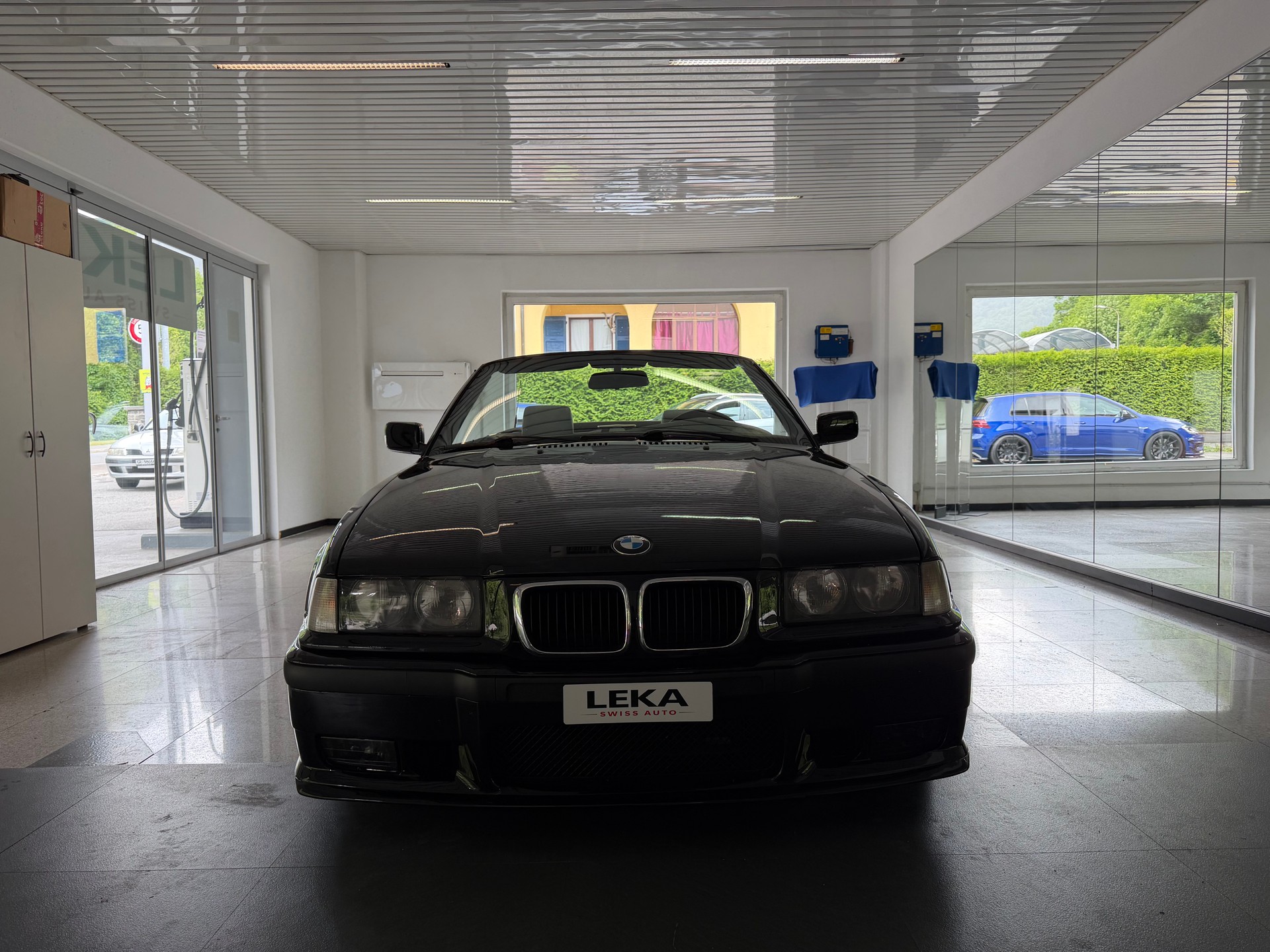 BMW 318i Cabrio-image-1