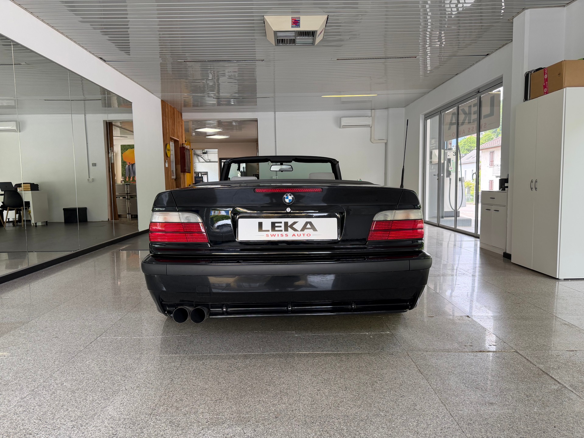 BMW 318i Cabrio-image-4