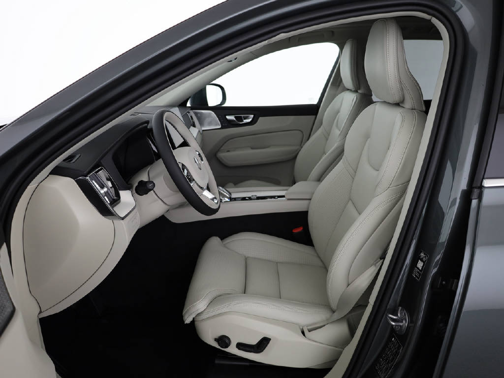 VOLVO XC60 2.0 T8 TE Ultra Bright eAWD-image-1