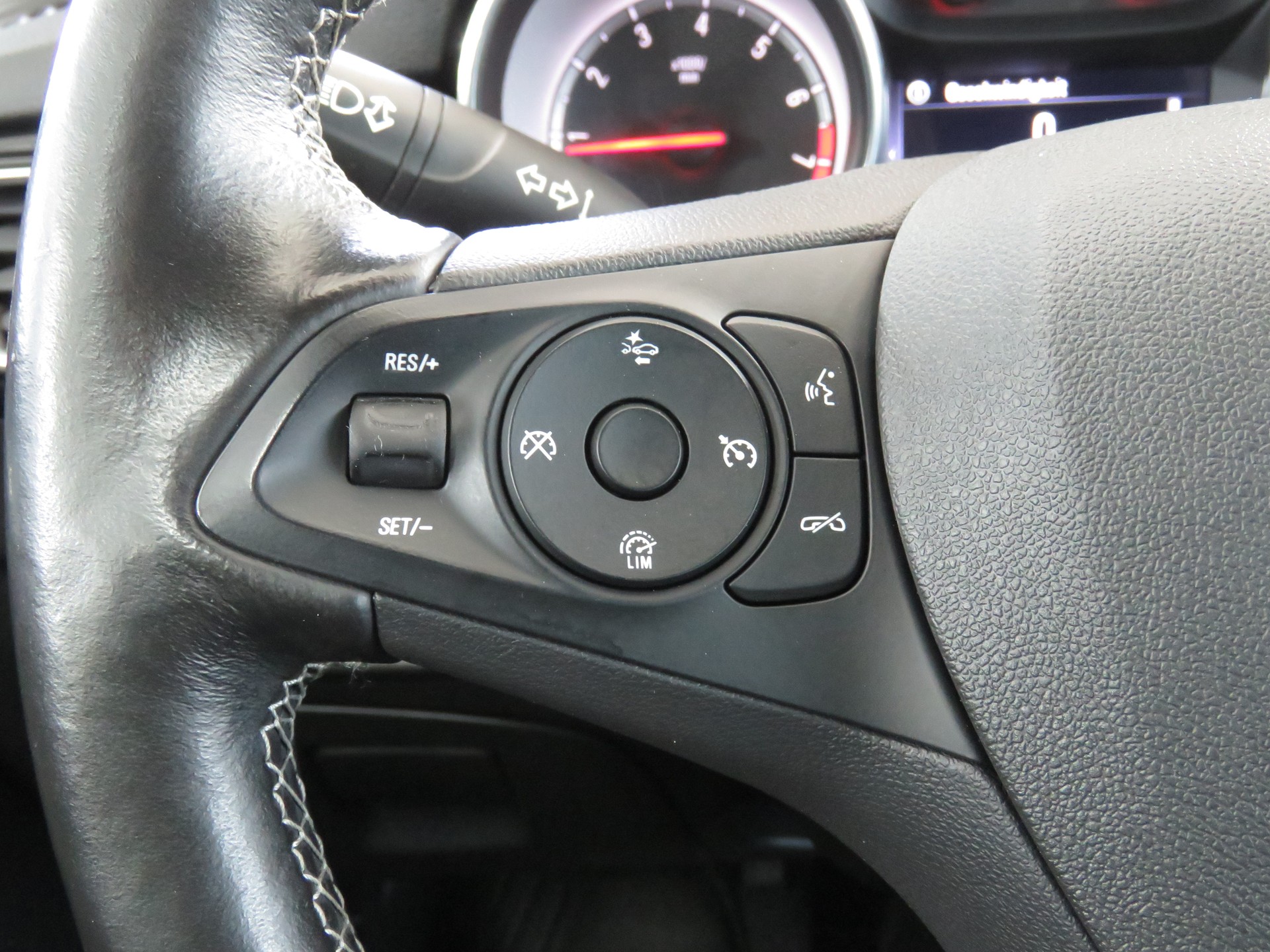 OPEL Astra 1.4i Turbo Black Edition-image-19