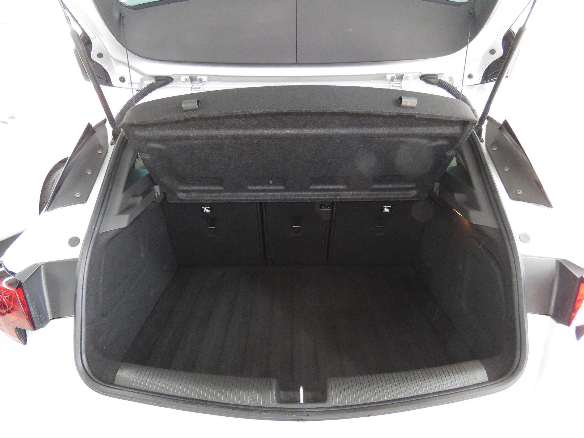 OPEL Astra 1.4i Turbo Black Edition-image-9