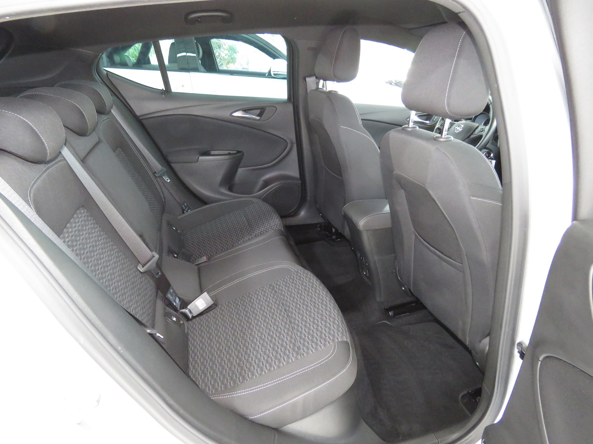 OPEL Astra 1.4i Turbo Black Edition-image-12