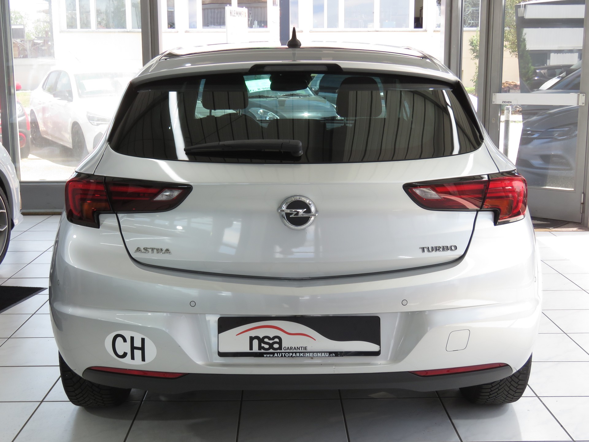 OPEL Astra 1.4i Turbo Black Edition-image-4