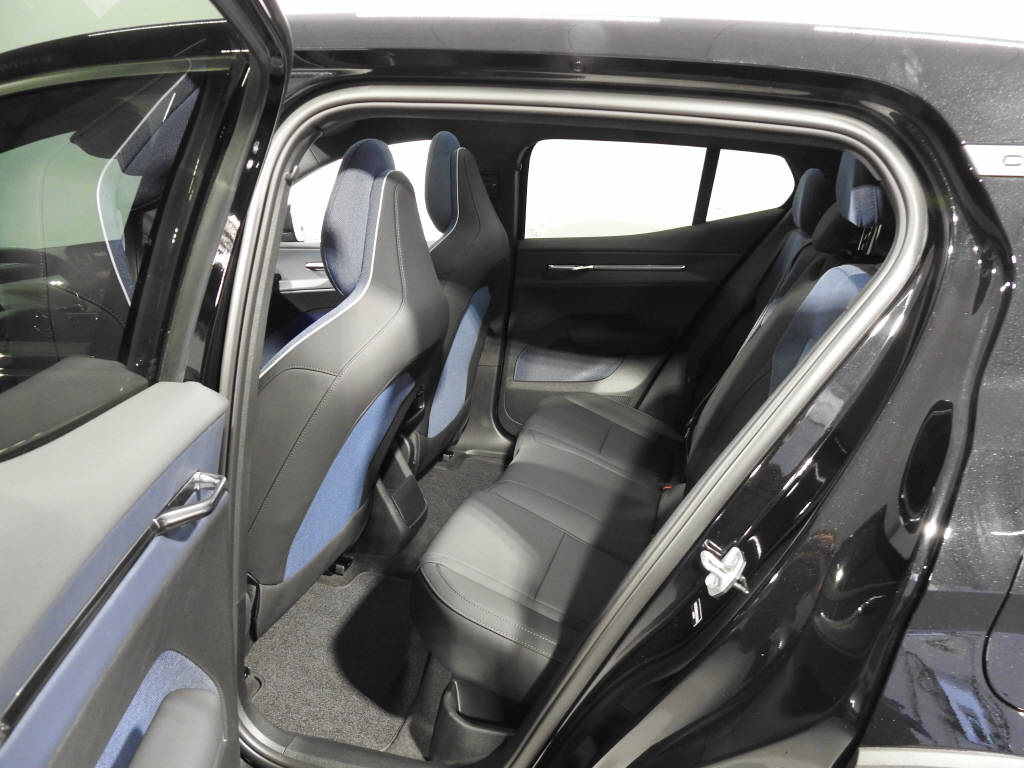 VOLVO EX 30 CC E60 Twin Performance AWD-image-10