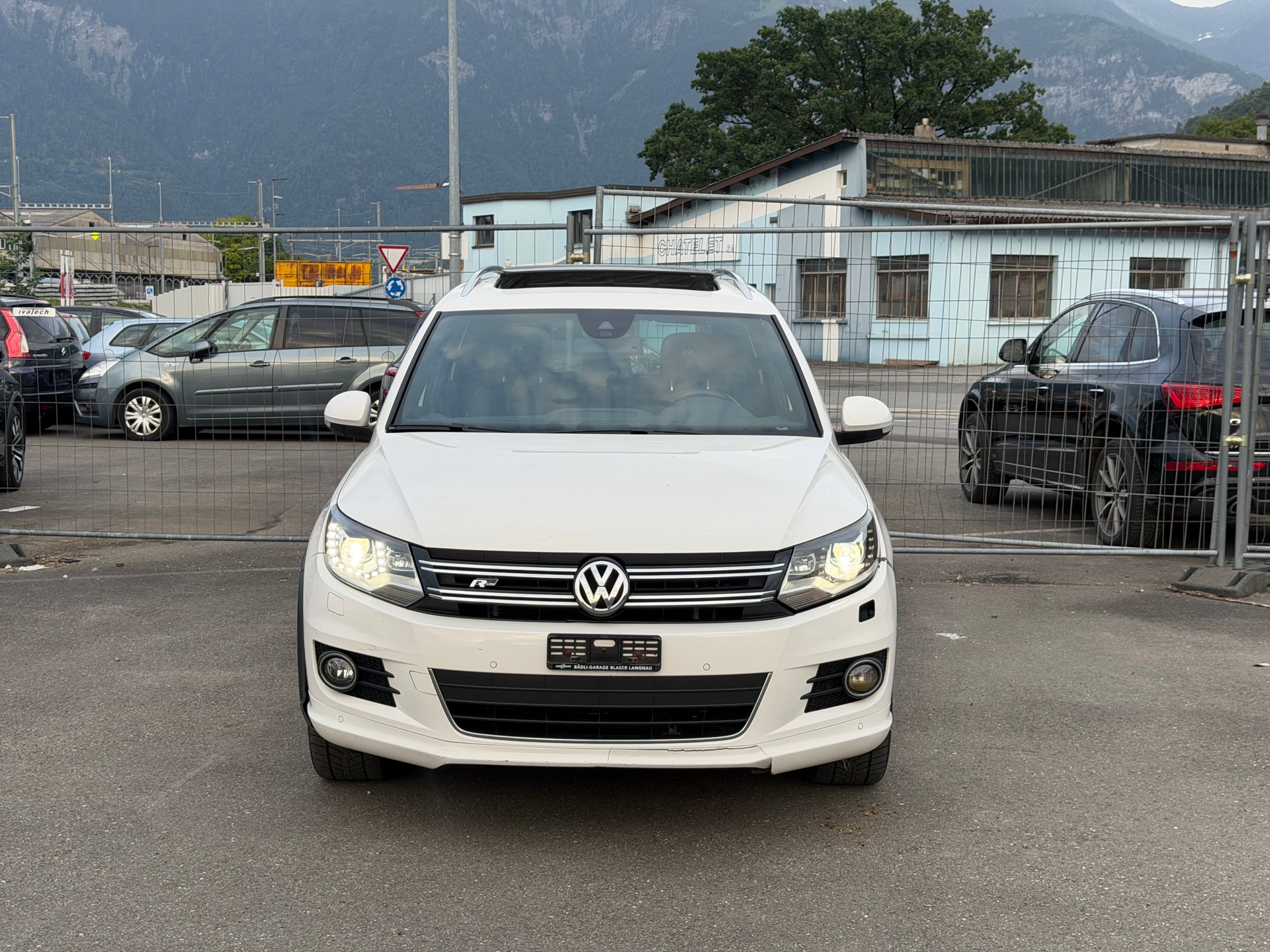 VW Tiguan 2.0 TDI BMT R-Line Design 4Motion DSG-image-1