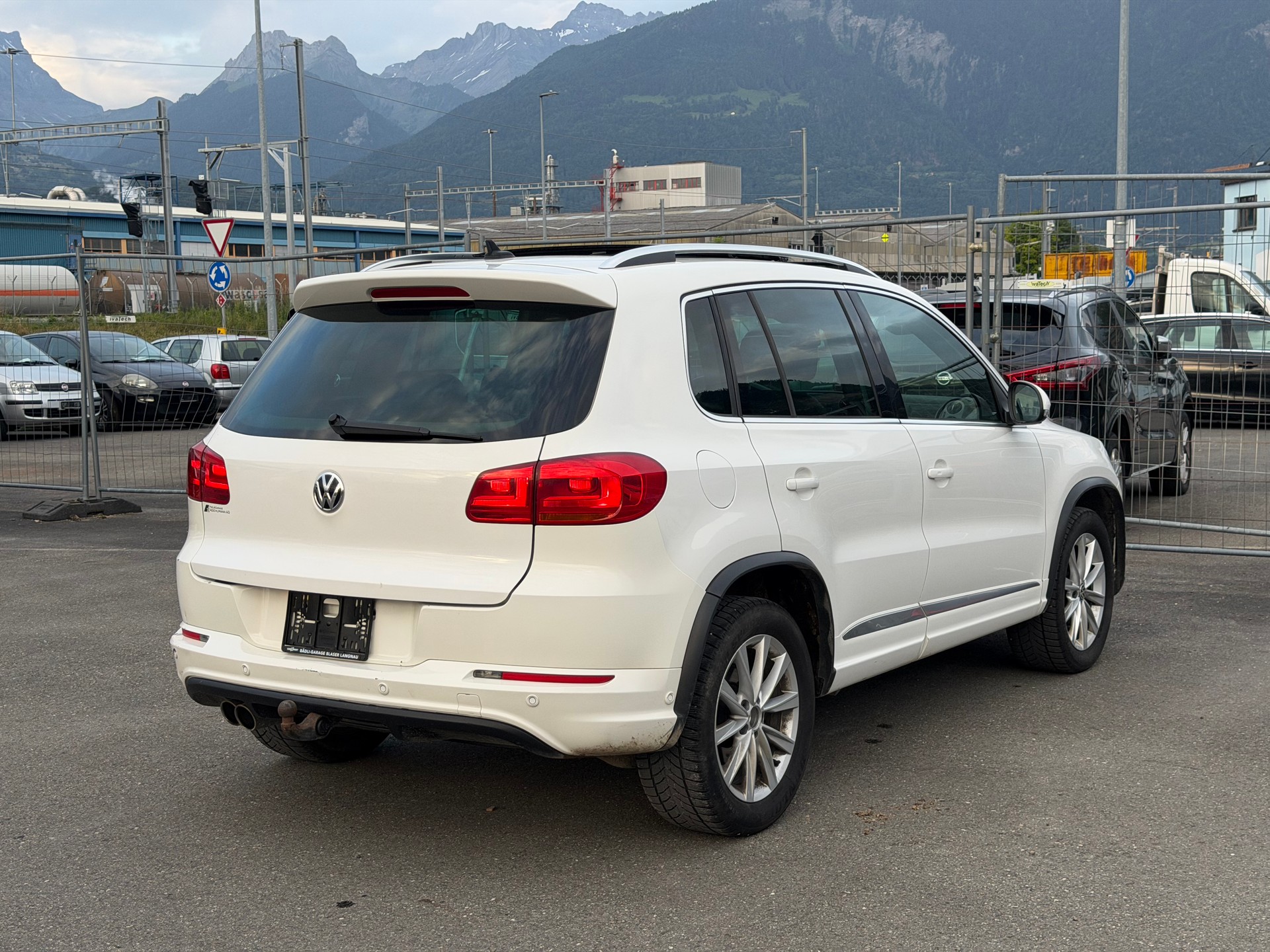 VW Tiguan 2.0 TDI BMT R-Line Design 4Motion DSG-image-4
