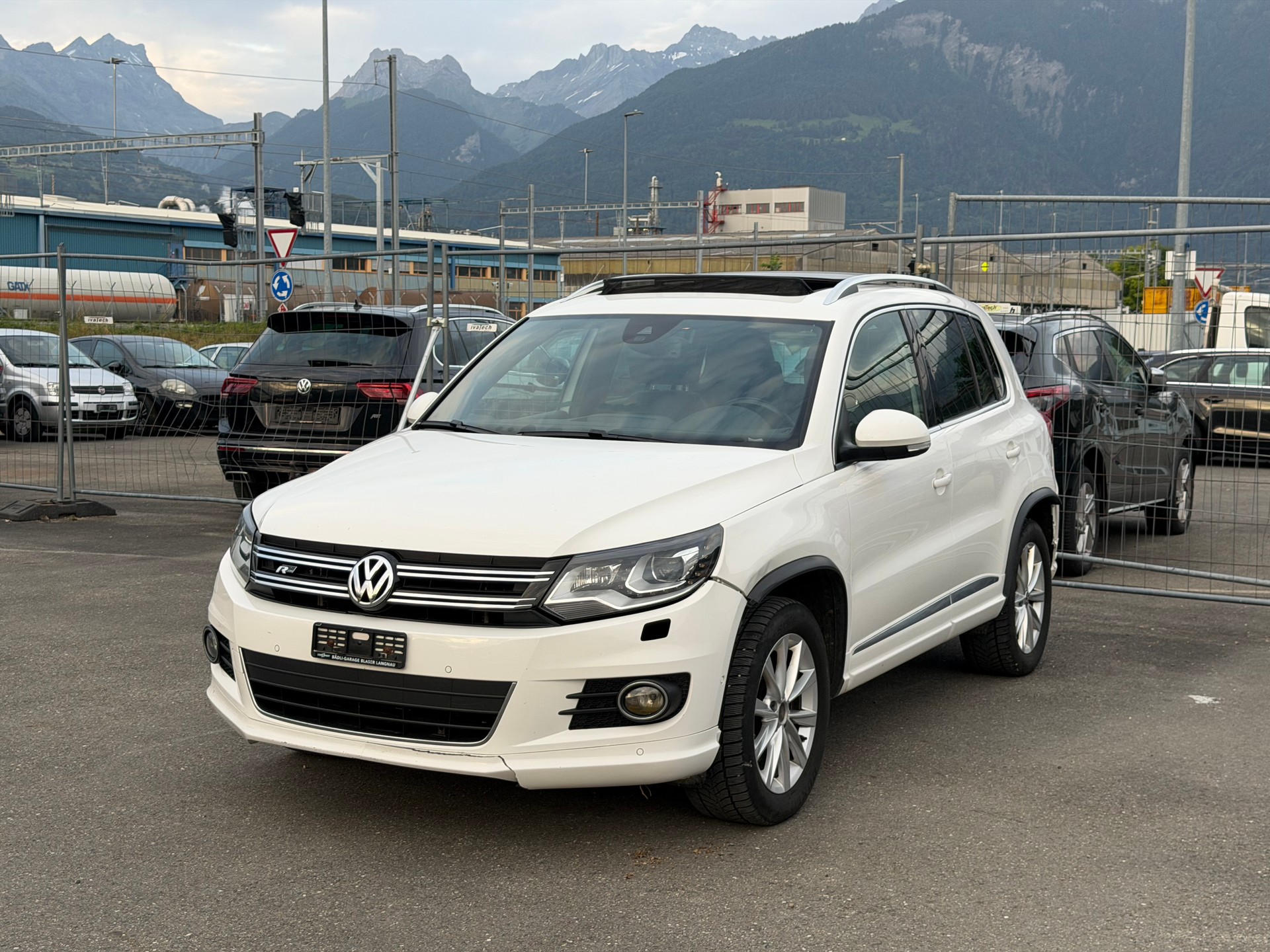 VW Tiguan 2.0 TDI BMT R-Line Design 4Motion DSG-image-0