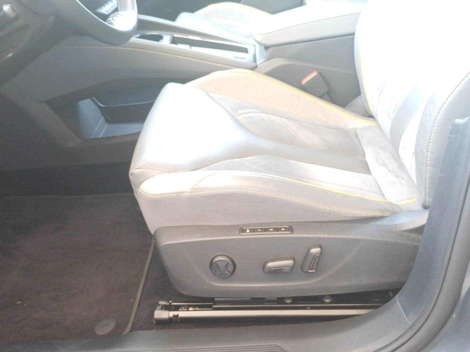 SKODA Enyaq iV 80-image-16
