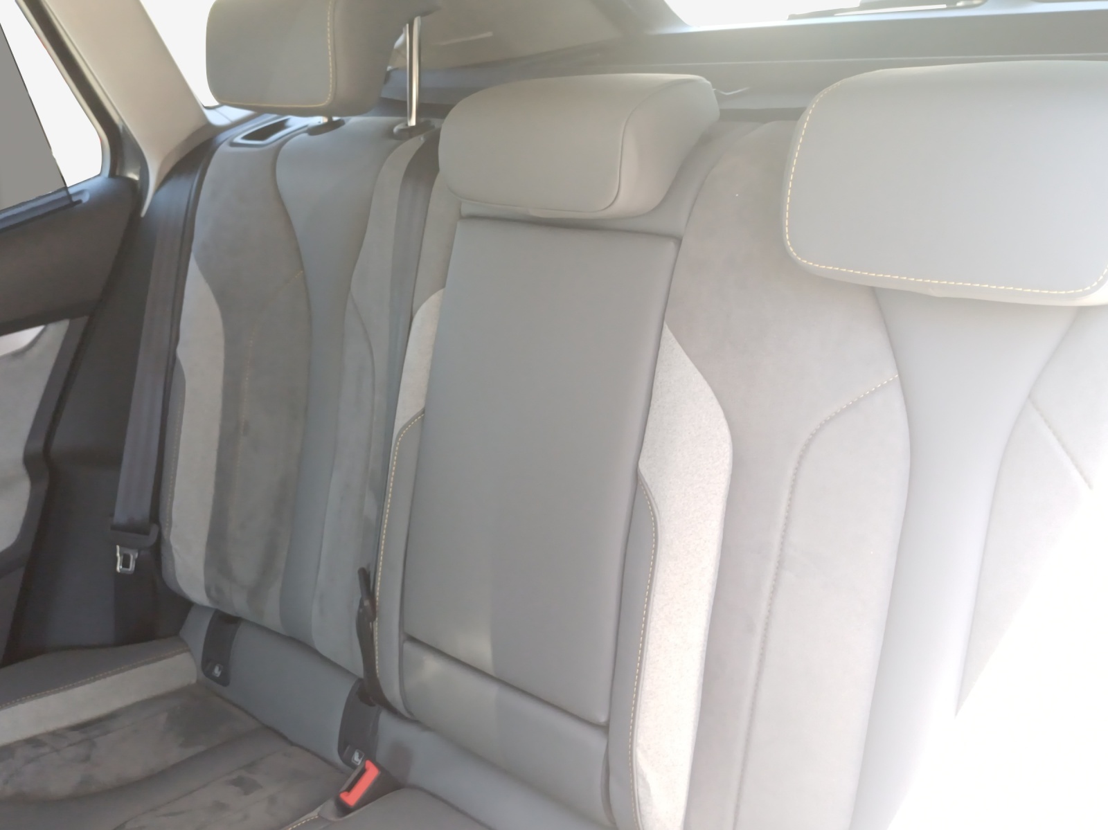 SKODA Enyaq iV 80-image-12
