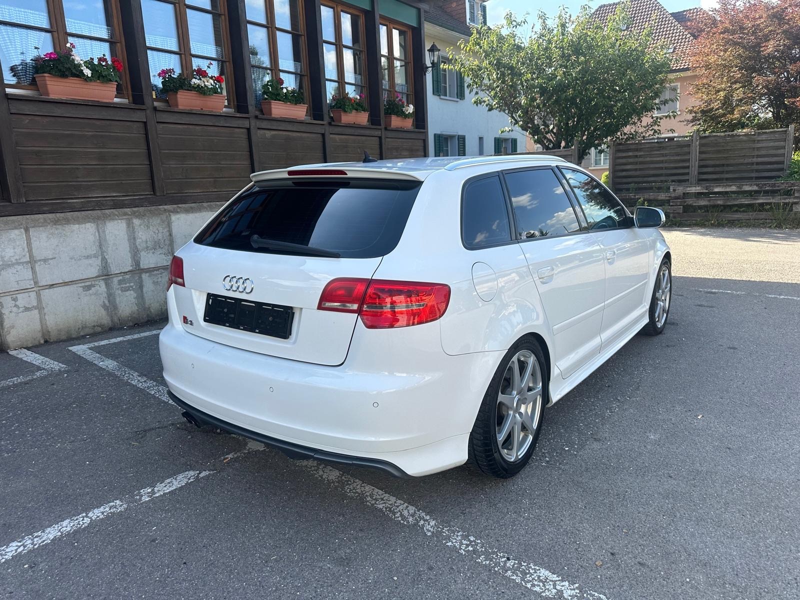 AUDI S3 Sportback 2.0 TFSI quattro S-tronic-image-2