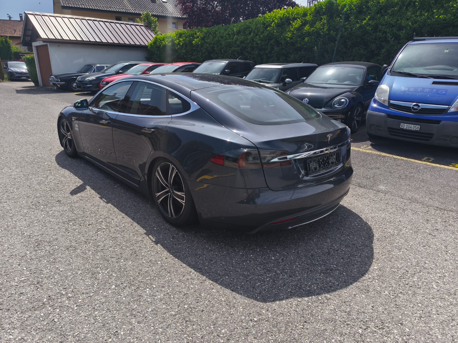 TESLA Model S 85 D-image-5
