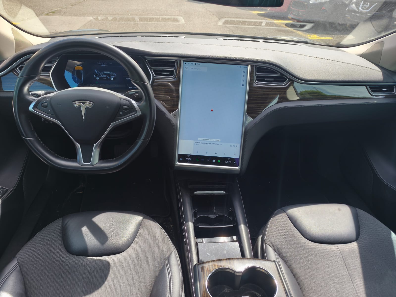 TESLA Model S 85 D-image-7