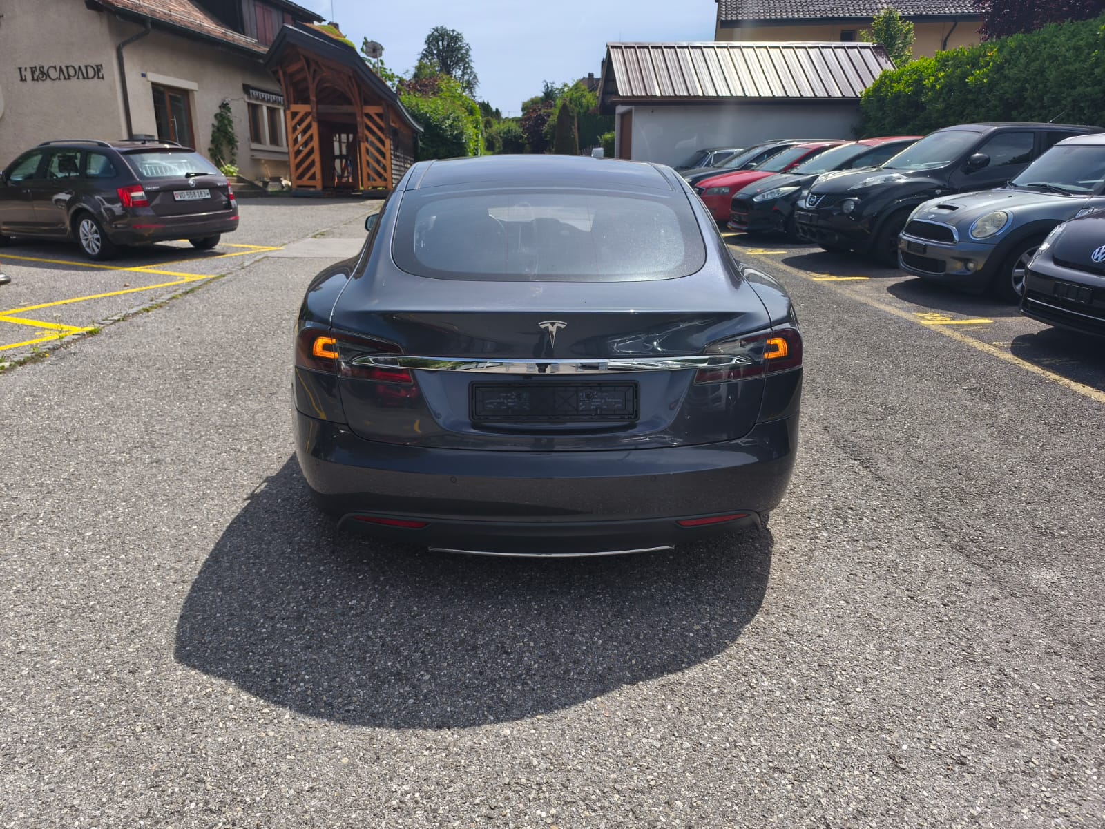 TESLA Model S 85 D-image-4