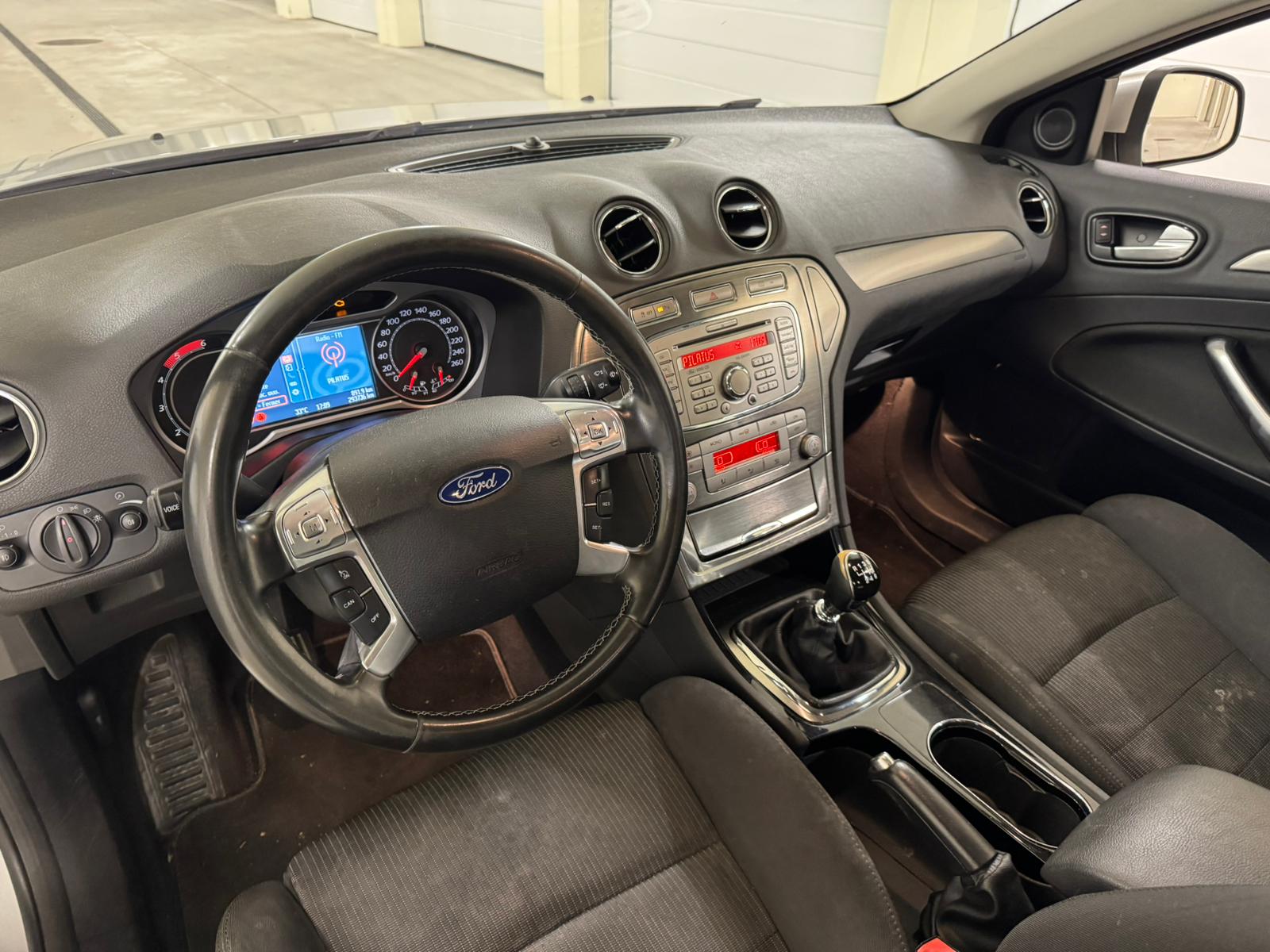 FORD Mondeo 2.0 TDCi 16V Carving-image-11