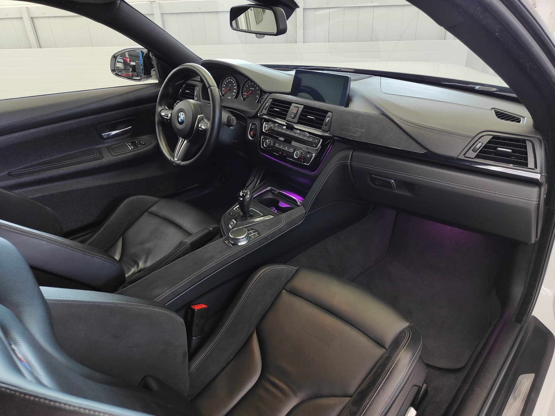 BMW M4 Coupé CS DKG-image-12