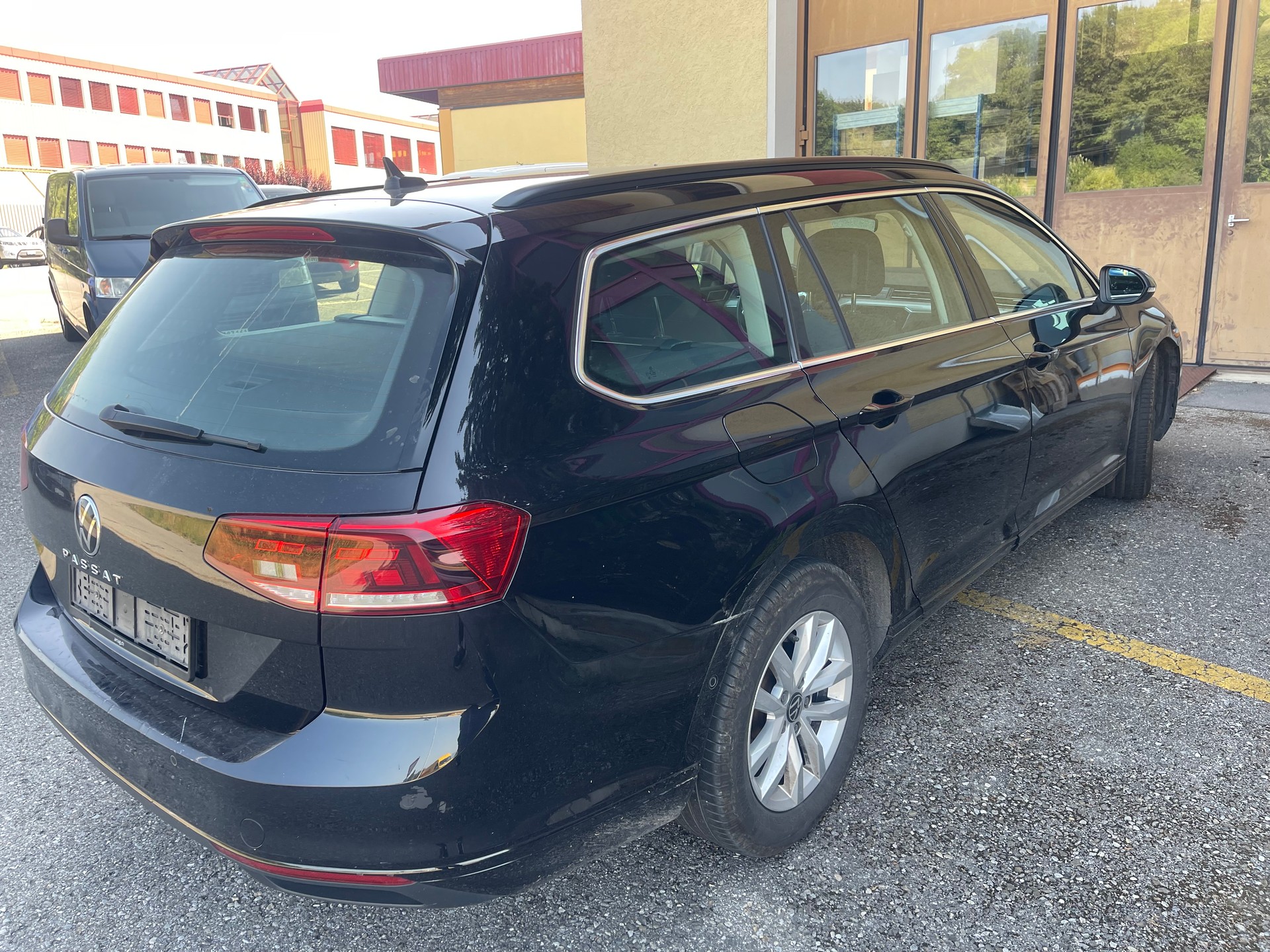 VW Passat 2.0 TDI BMT Elegance DSG-image-2