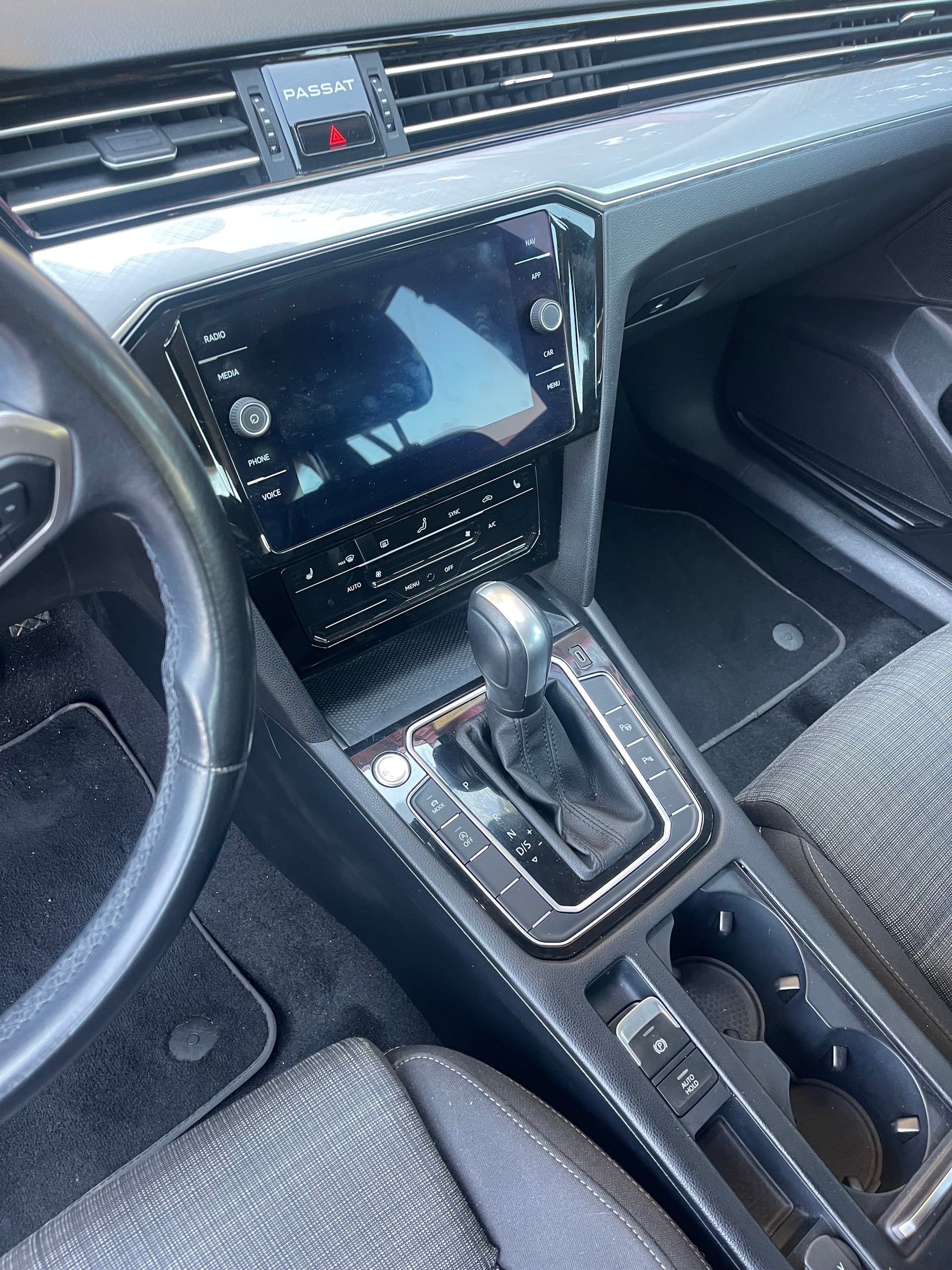 VW Passat 2.0 TDI BMT Elegance DSG-image-5