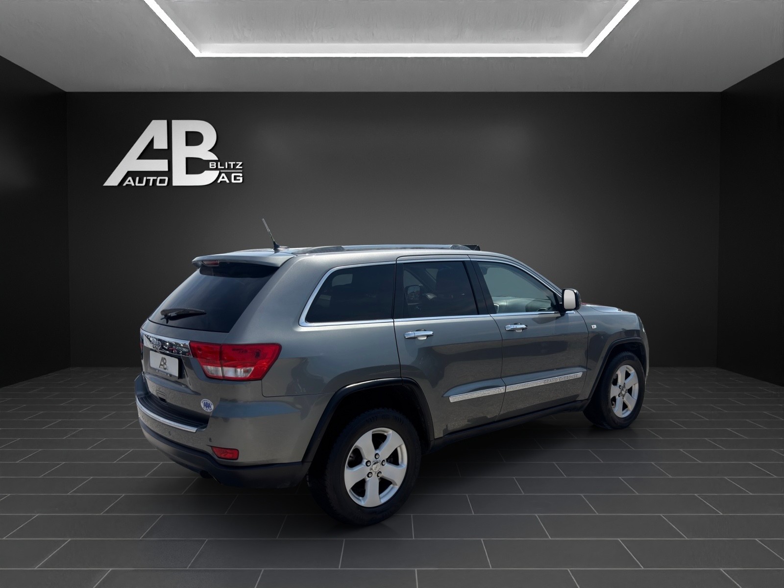 JEEP Grand Cherokee 3.6 V6 Overland Automatic mit 286 PS-image-4