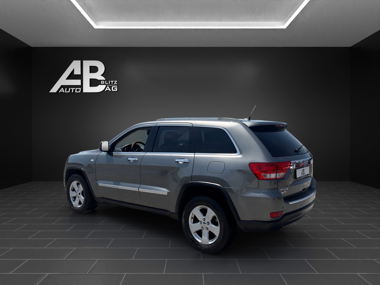 JEEP Grand Cherokee 3.6 V6 Overland Automatic mit 286 PS-image-2