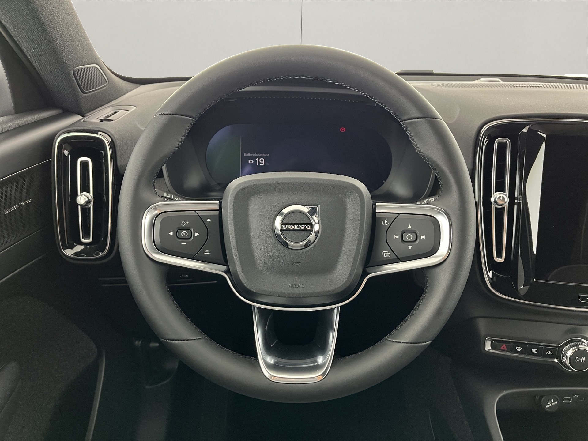 VOLVO EX40 Twin Performance Ultra AWD-image-10