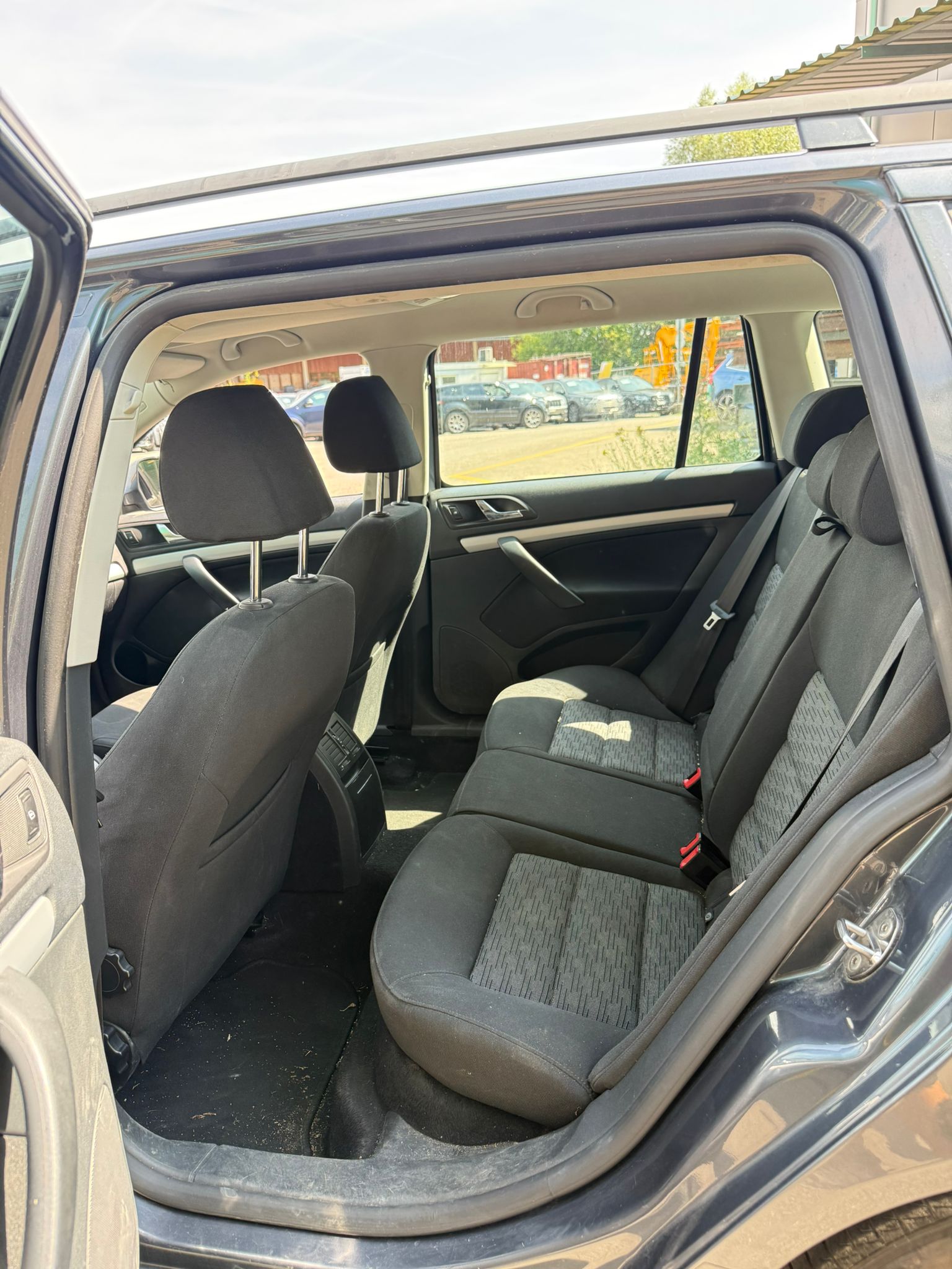 SKODA Octavia Combi 2.0 TDI Swiss Adventure 4x4 DSG-image-14
