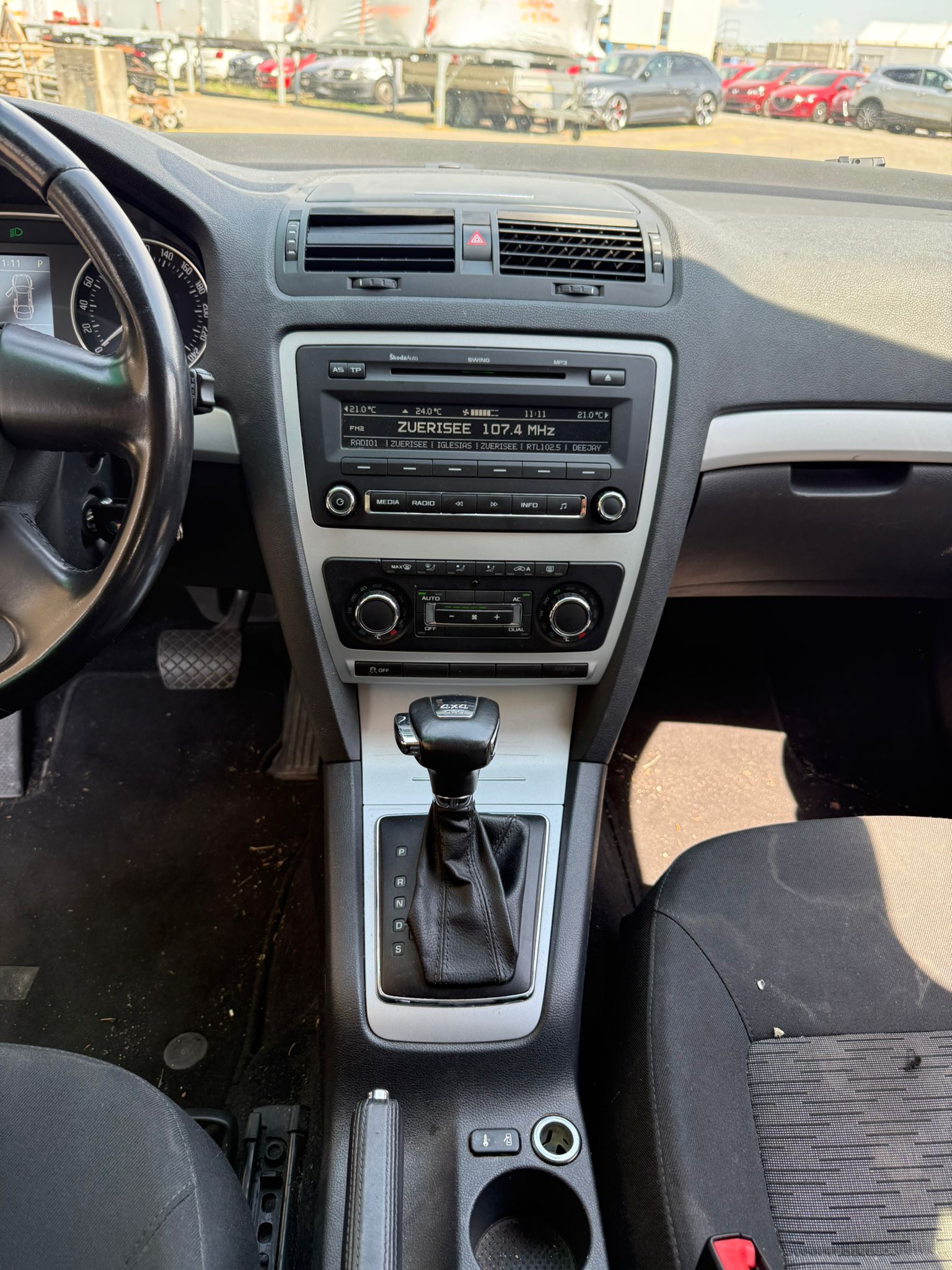 SKODA Octavia Combi 2.0 TDI Swiss Adventure 4x4 DSG-image-11