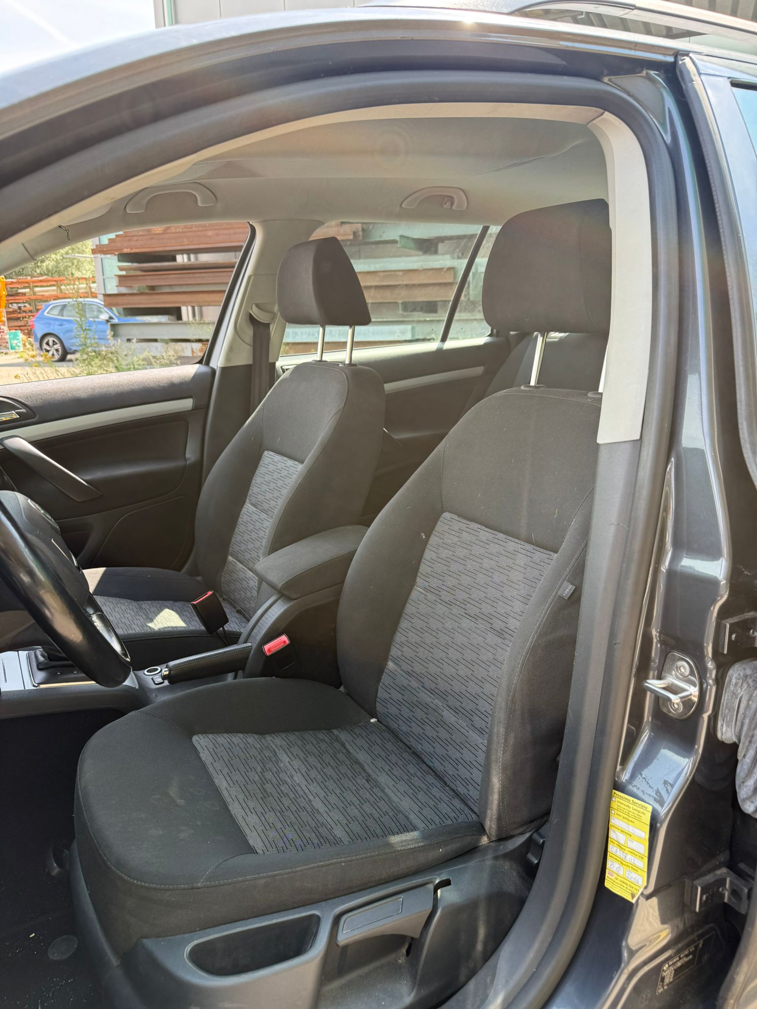 SKODA Octavia Combi 2.0 TDI Swiss Adventure 4x4 DSG-image-9