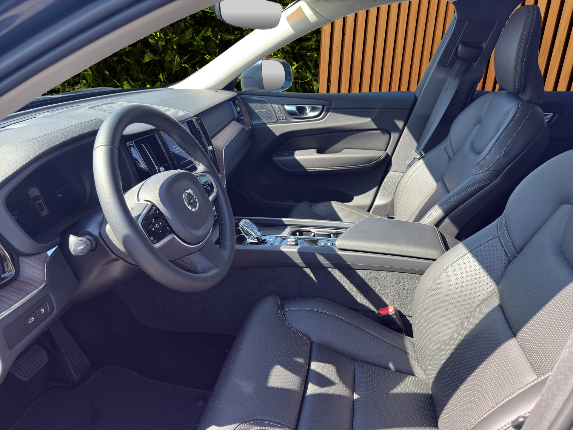 VOLVO XC60 2.0 T6 TE Ultimate Bright eAWD-image-9
