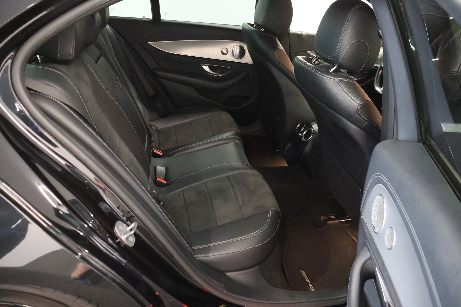 MERCEDES-BENZ E 220 d AMG Line 9G-Tronic-image-13