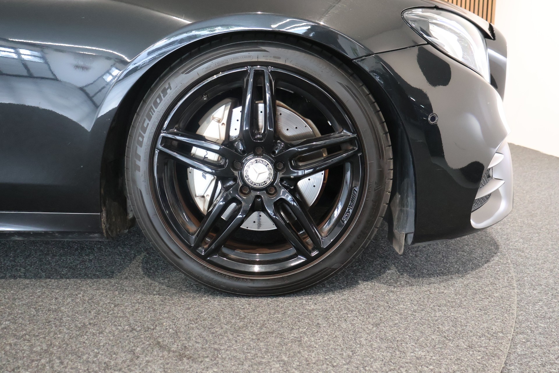 MERCEDES-BENZ E 220 d AMG Line 9G-Tronic-image-26