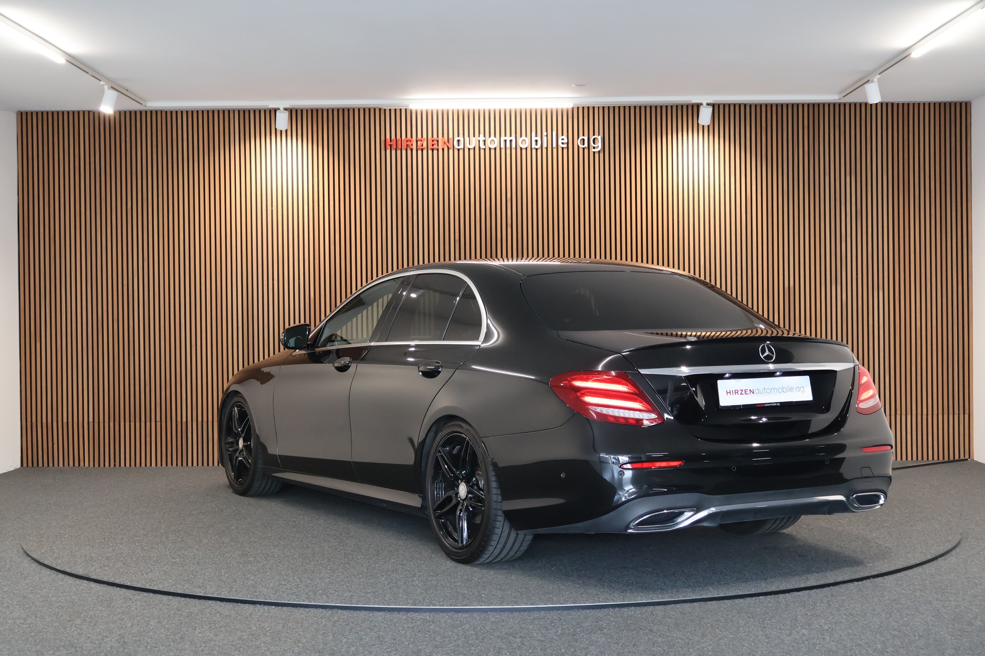 MERCEDES-BENZ E 220 d AMG Line 9G-Tronic-image-2