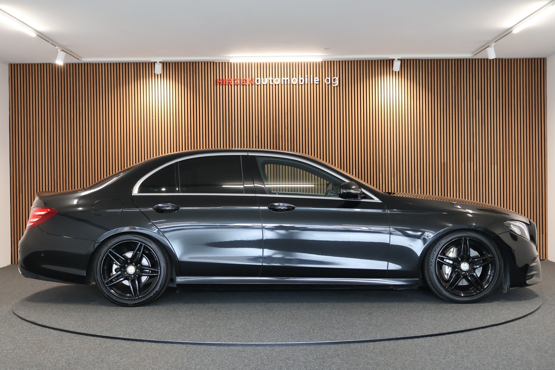 MERCEDES-BENZ E 220 d AMG Line 9G-Tronic-image-5