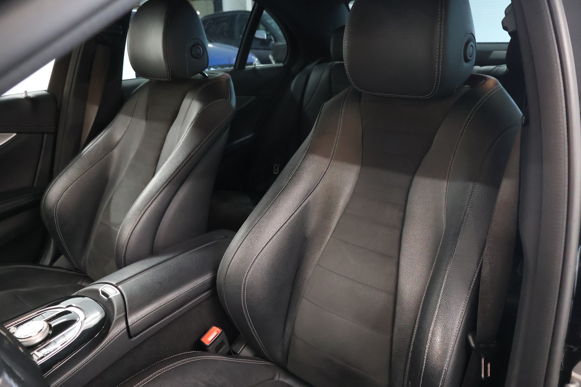 MERCEDES-BENZ E 220 d AMG Line 9G-Tronic-image-9