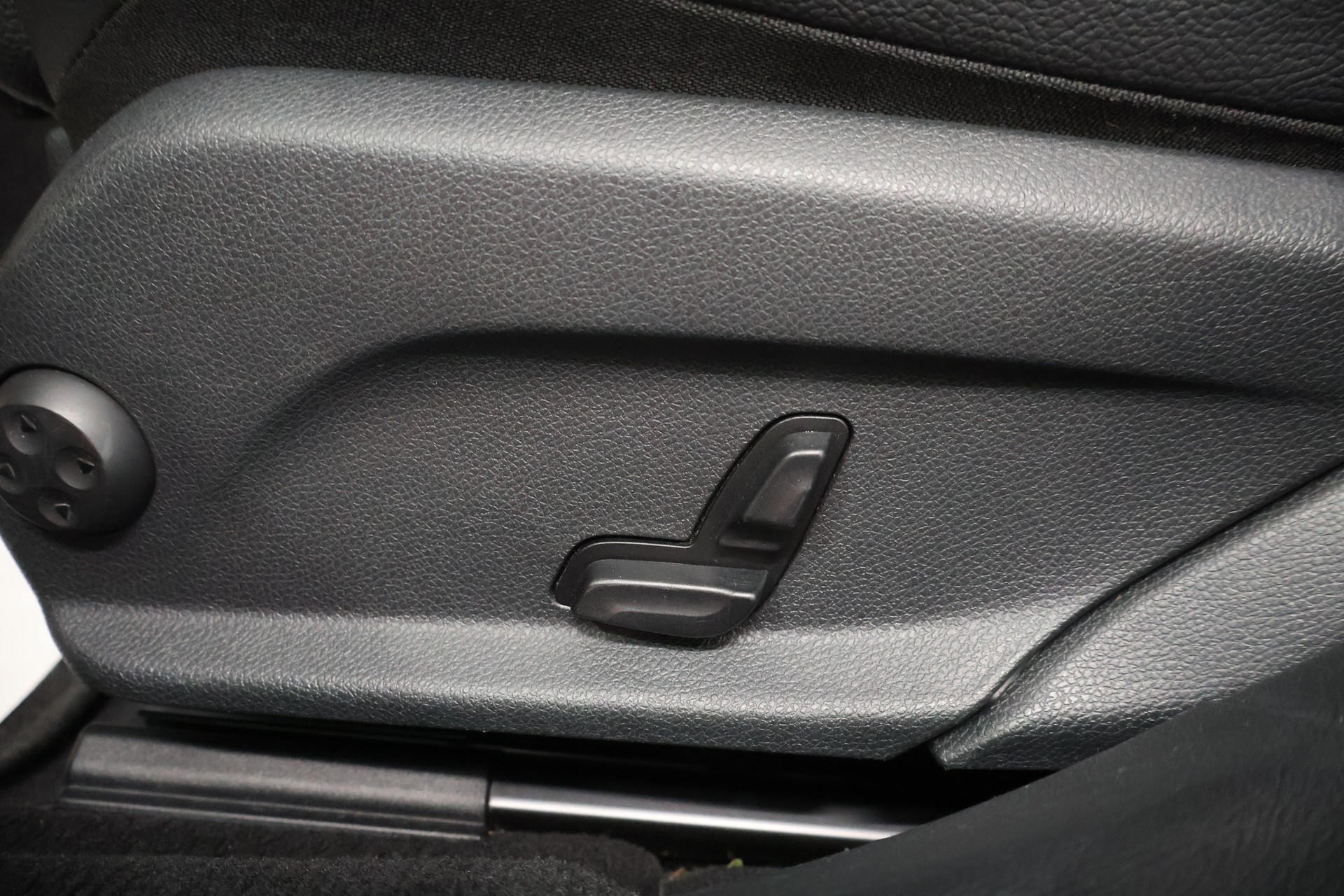 MERCEDES-BENZ E 220 d AMG Line 9G-Tronic-image-10