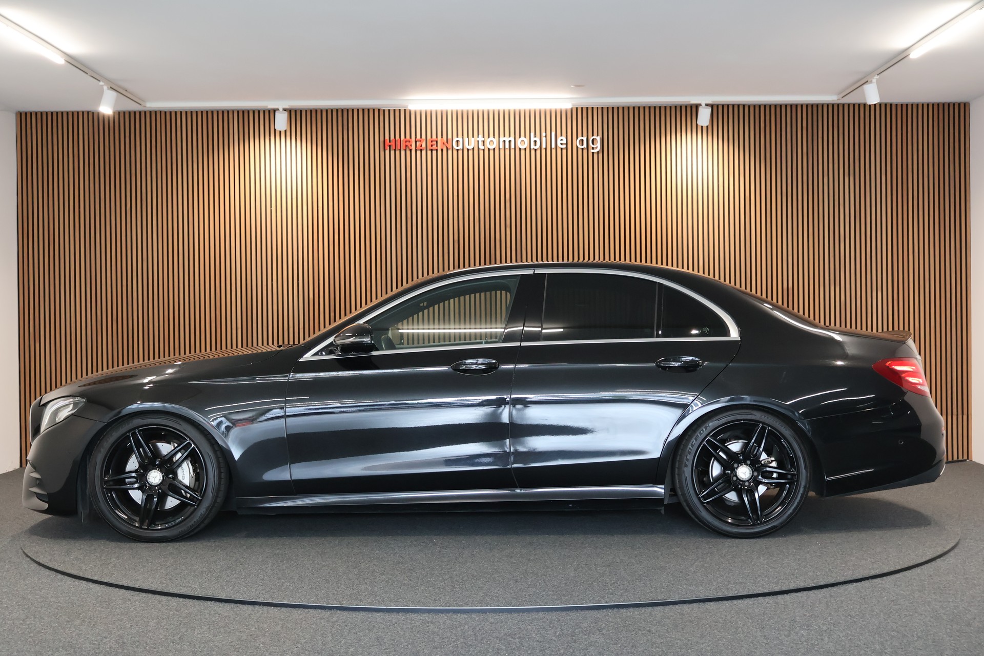 MERCEDES-BENZ E 220 d AMG Line 9G-Tronic-image-1